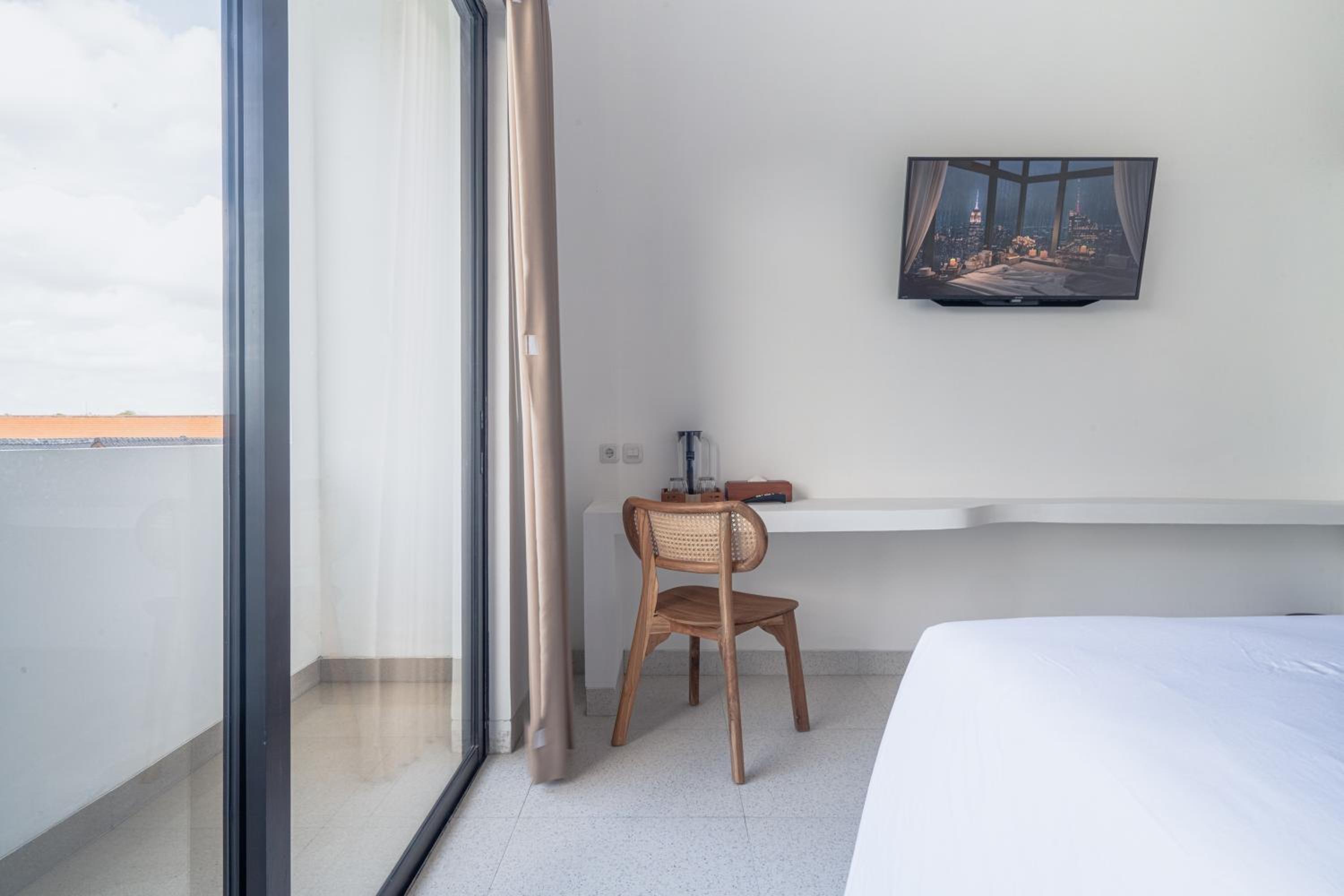 Suite - Photo 9
