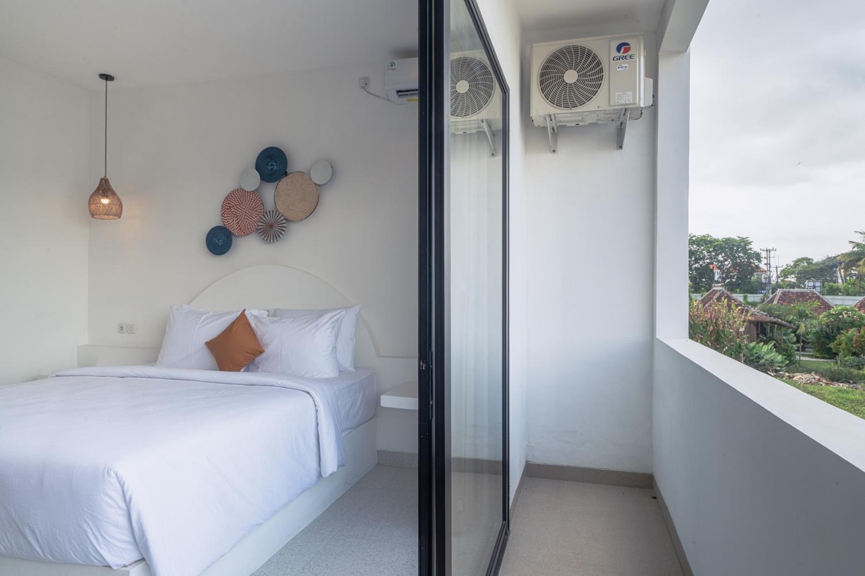 Suite - Photo 22