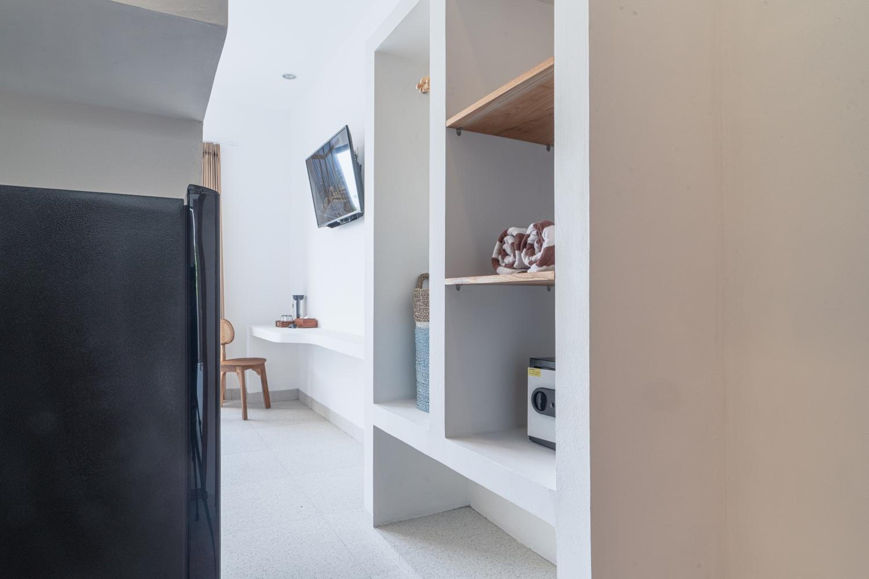 Suite - Photo 15