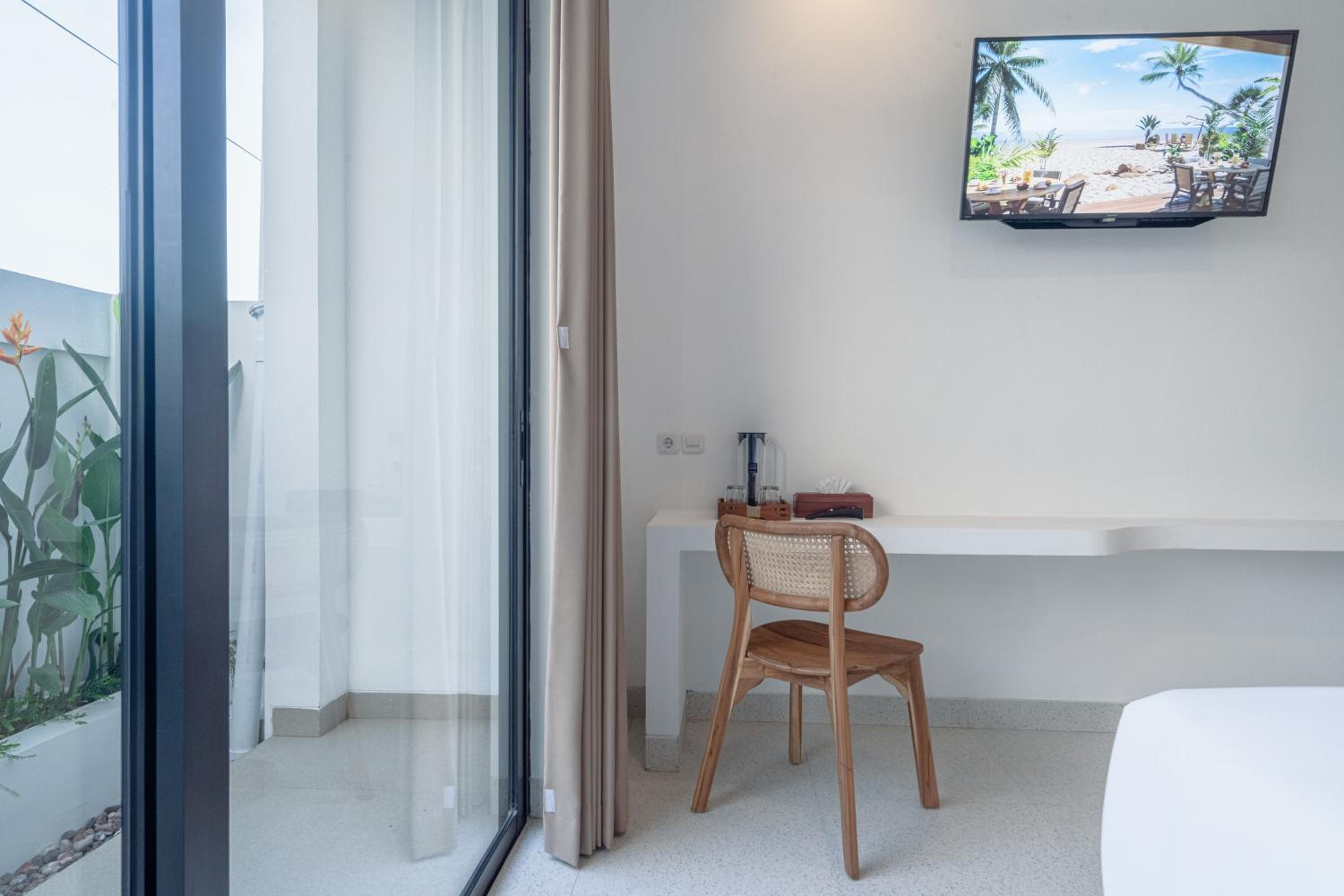 Suite - Photo 14