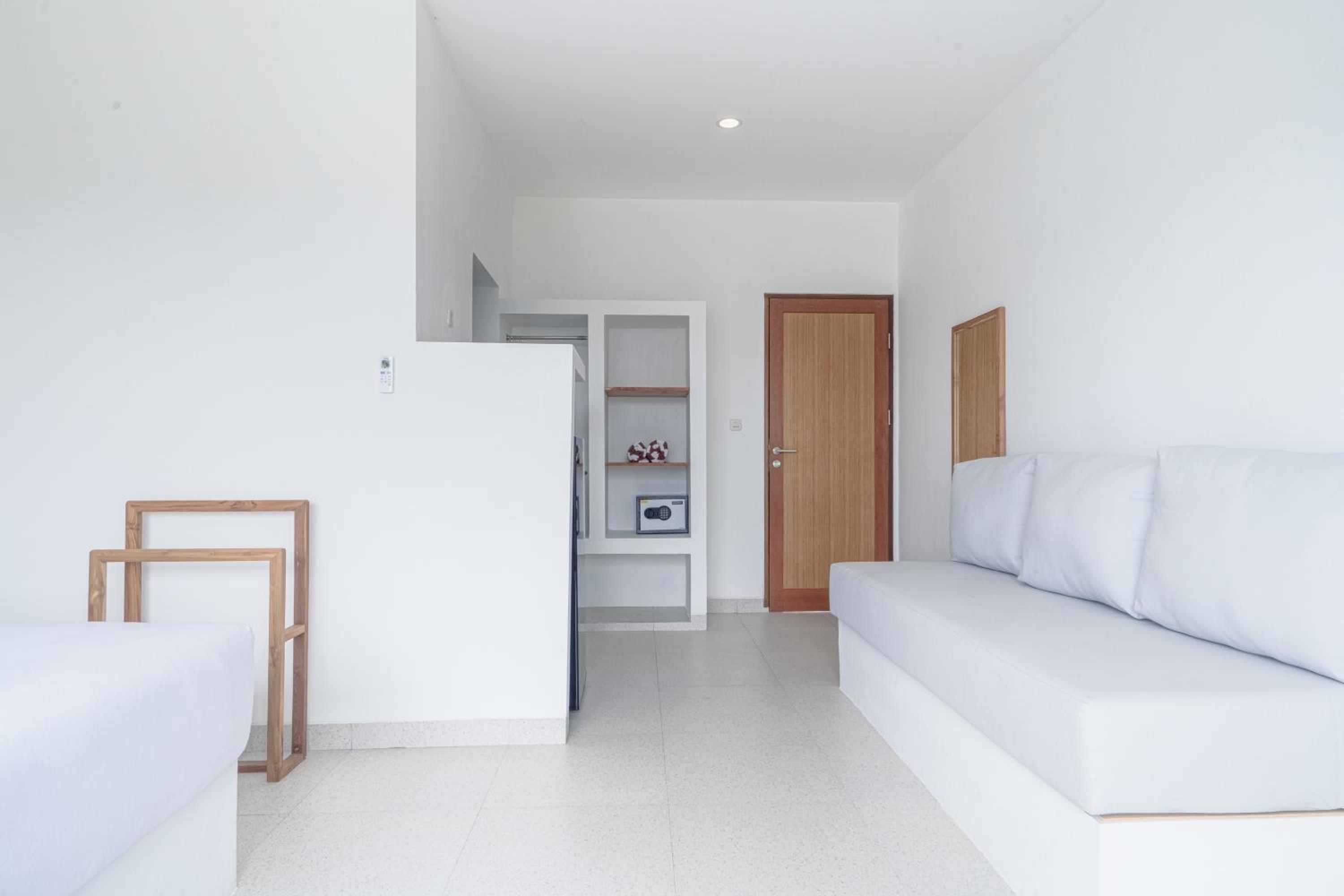 One-Bedroom Suite - Photo 4