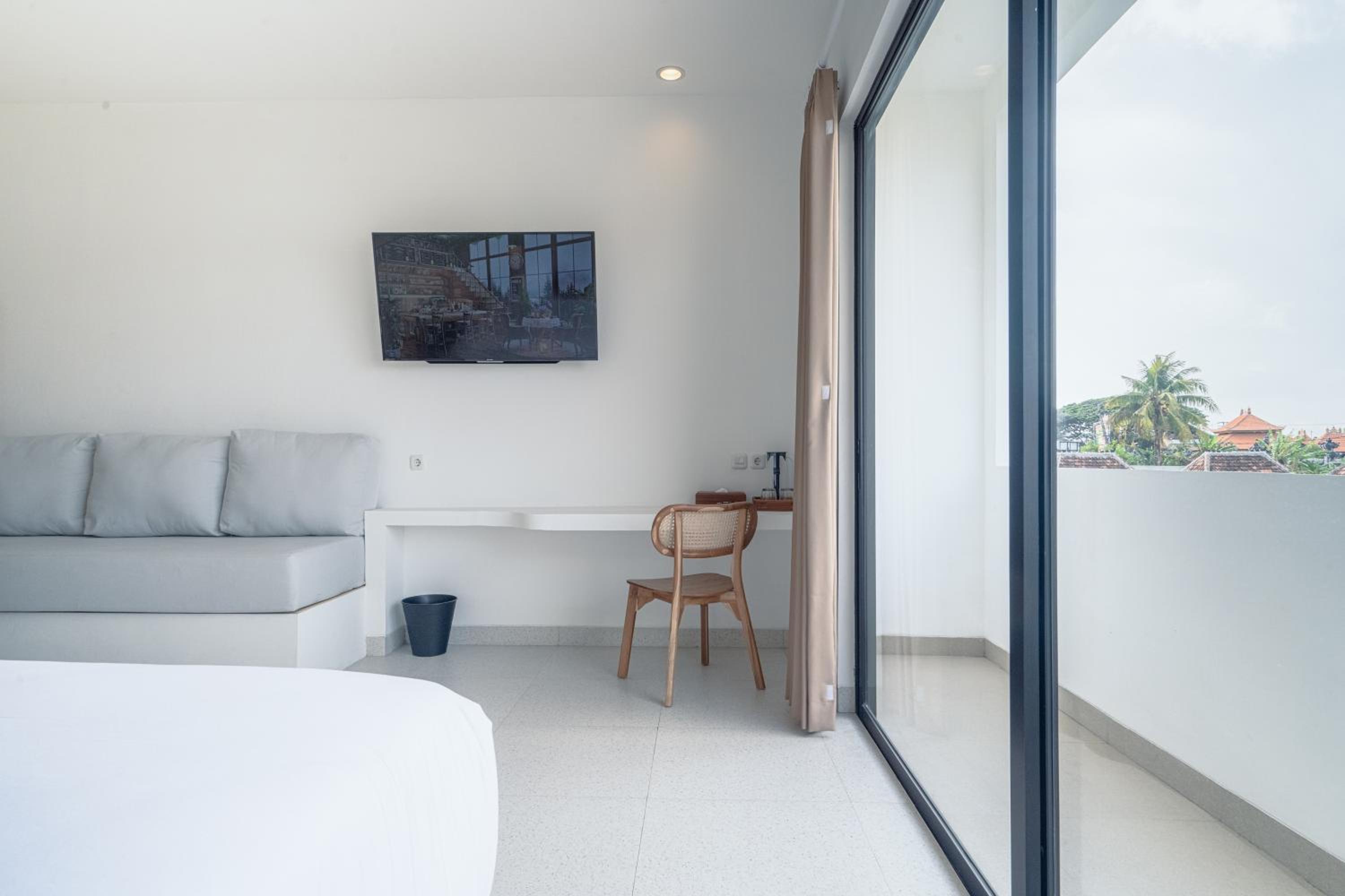 One-Bedroom Suite - Photo 21