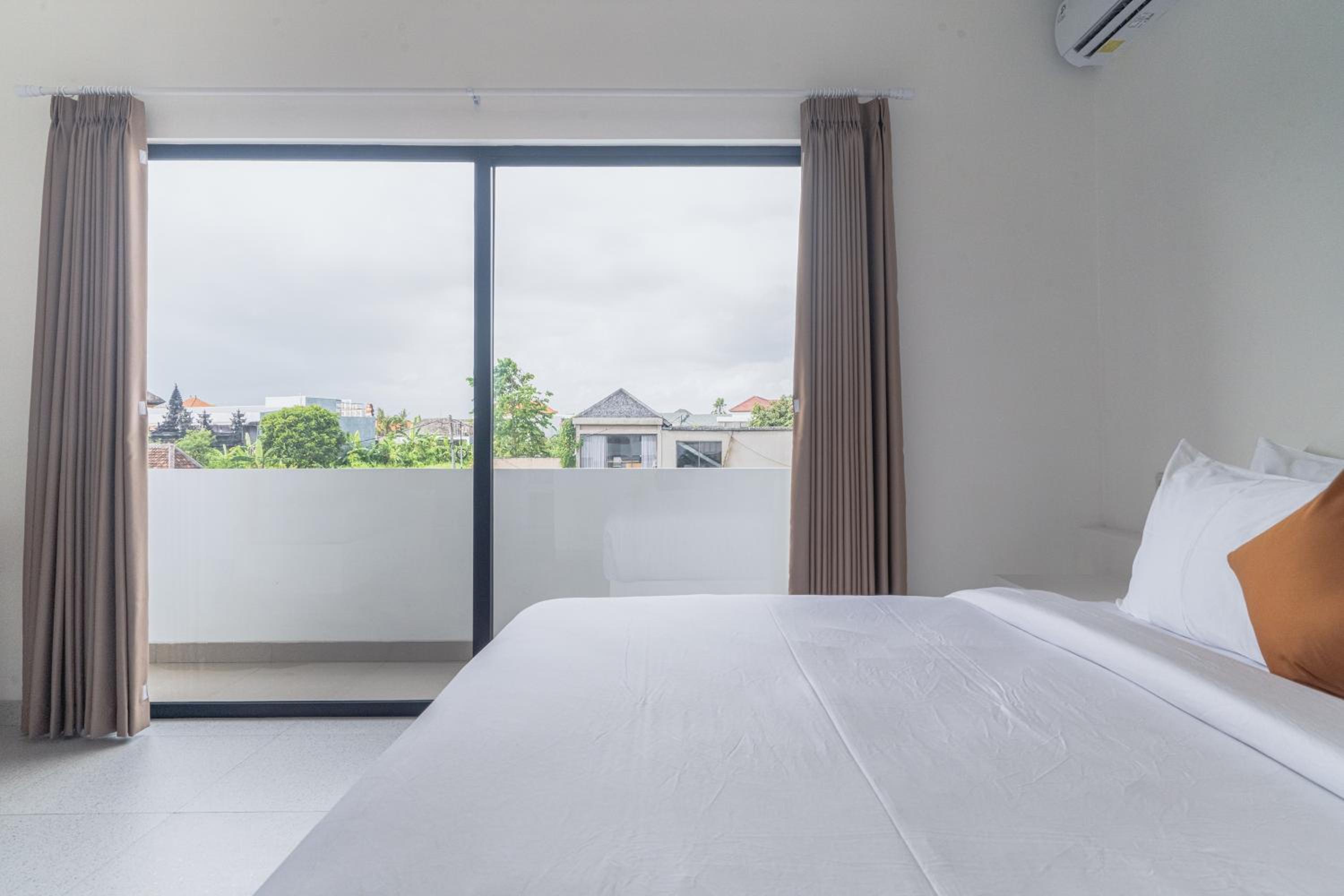 One-Bedroom Suite - Photo 12