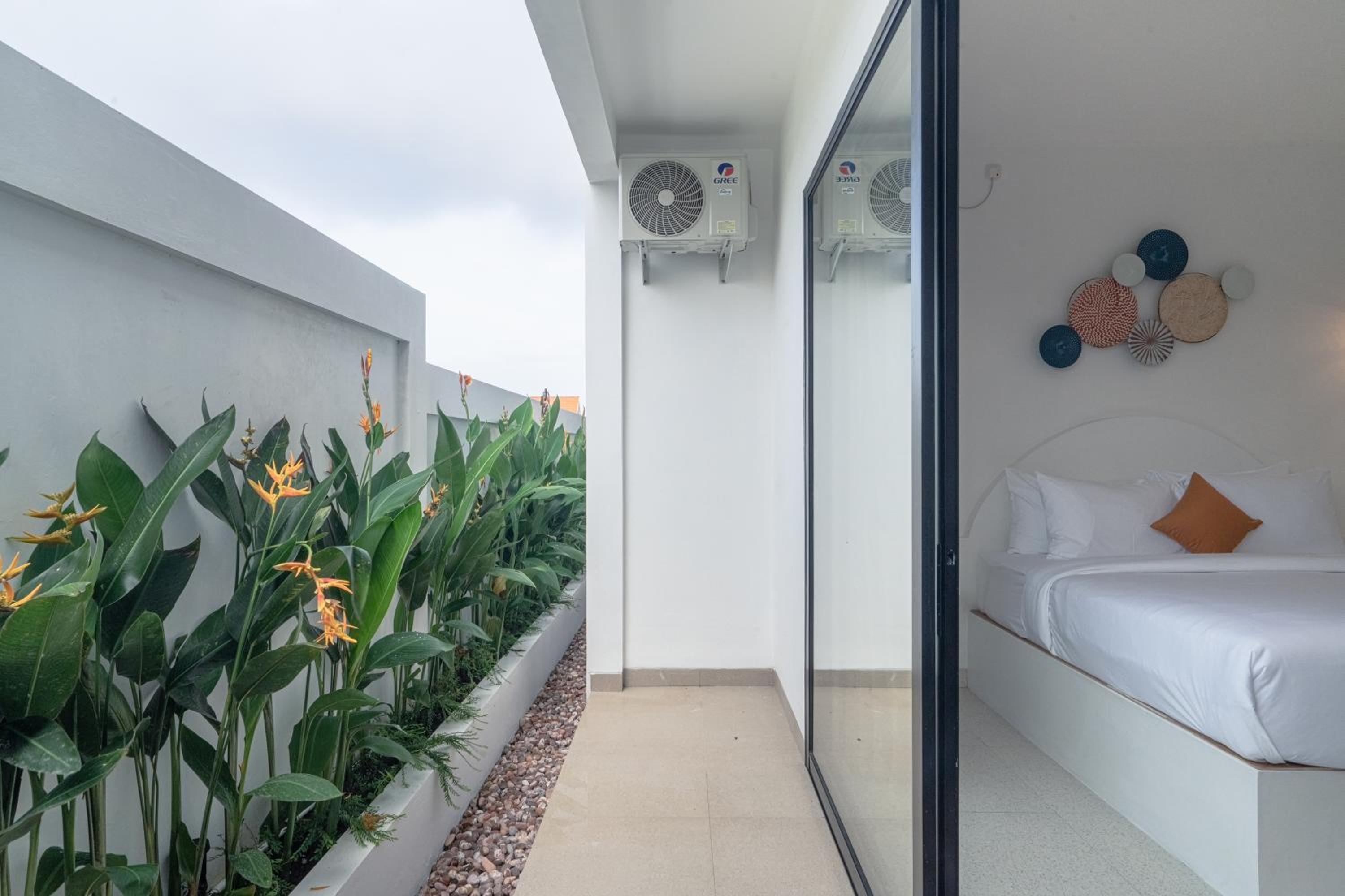 One-Bedroom Suite - Photo 8