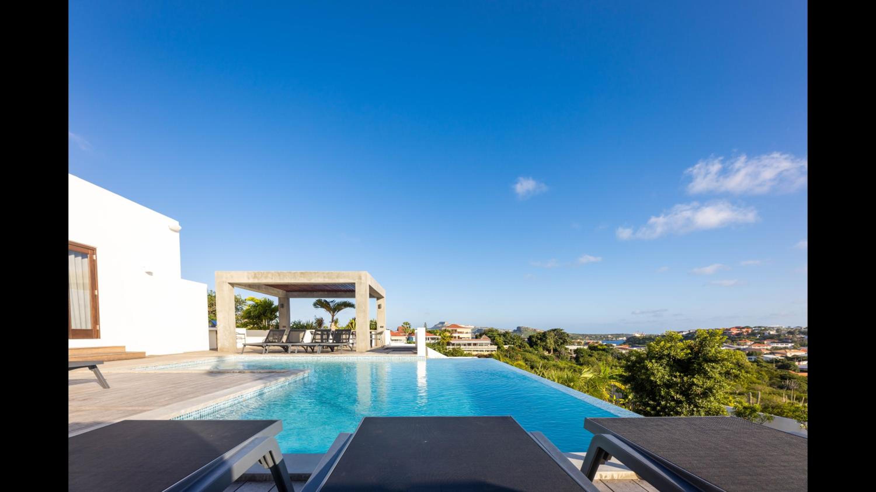 Villa photo 2