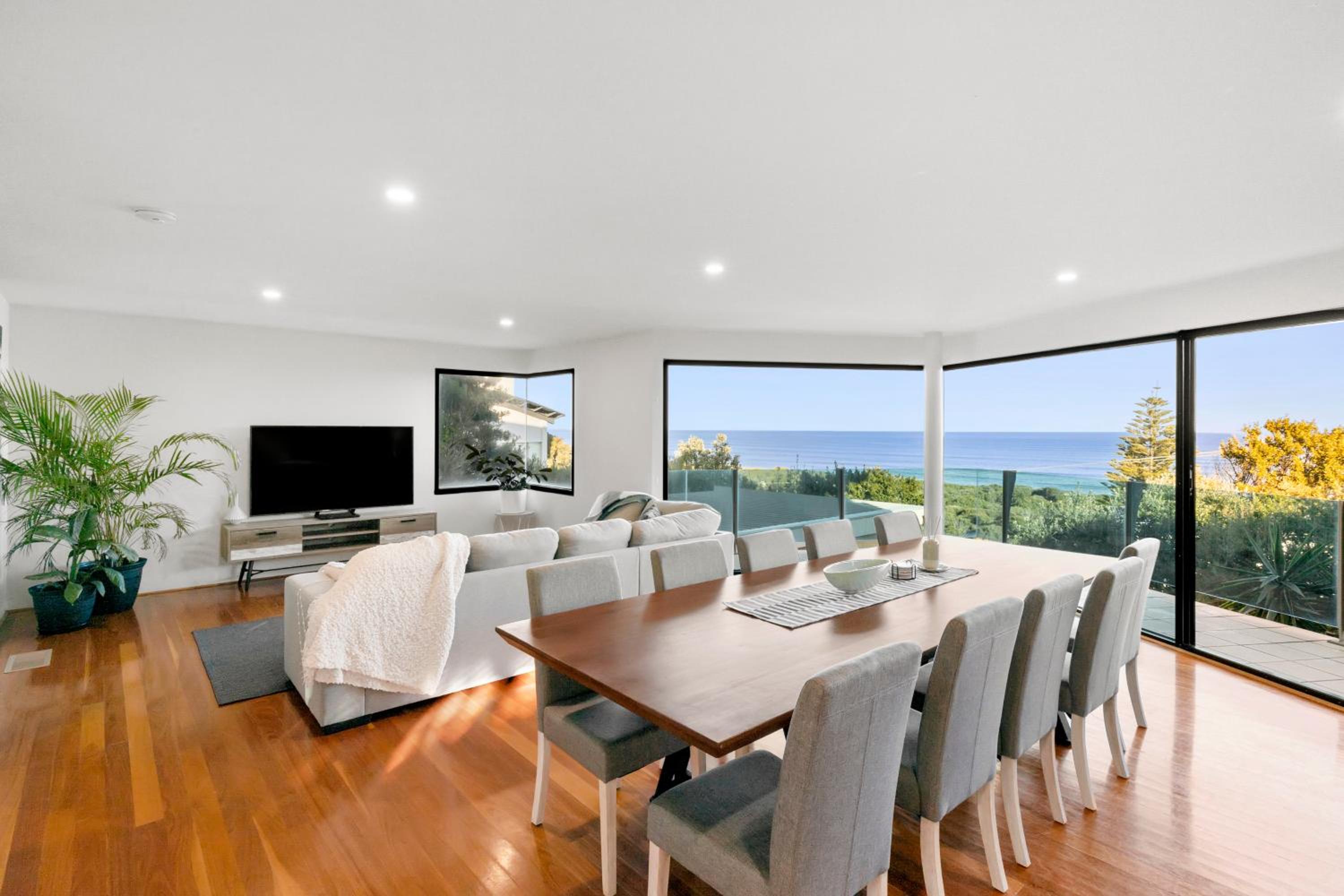 Four-Bedroom House photo 3