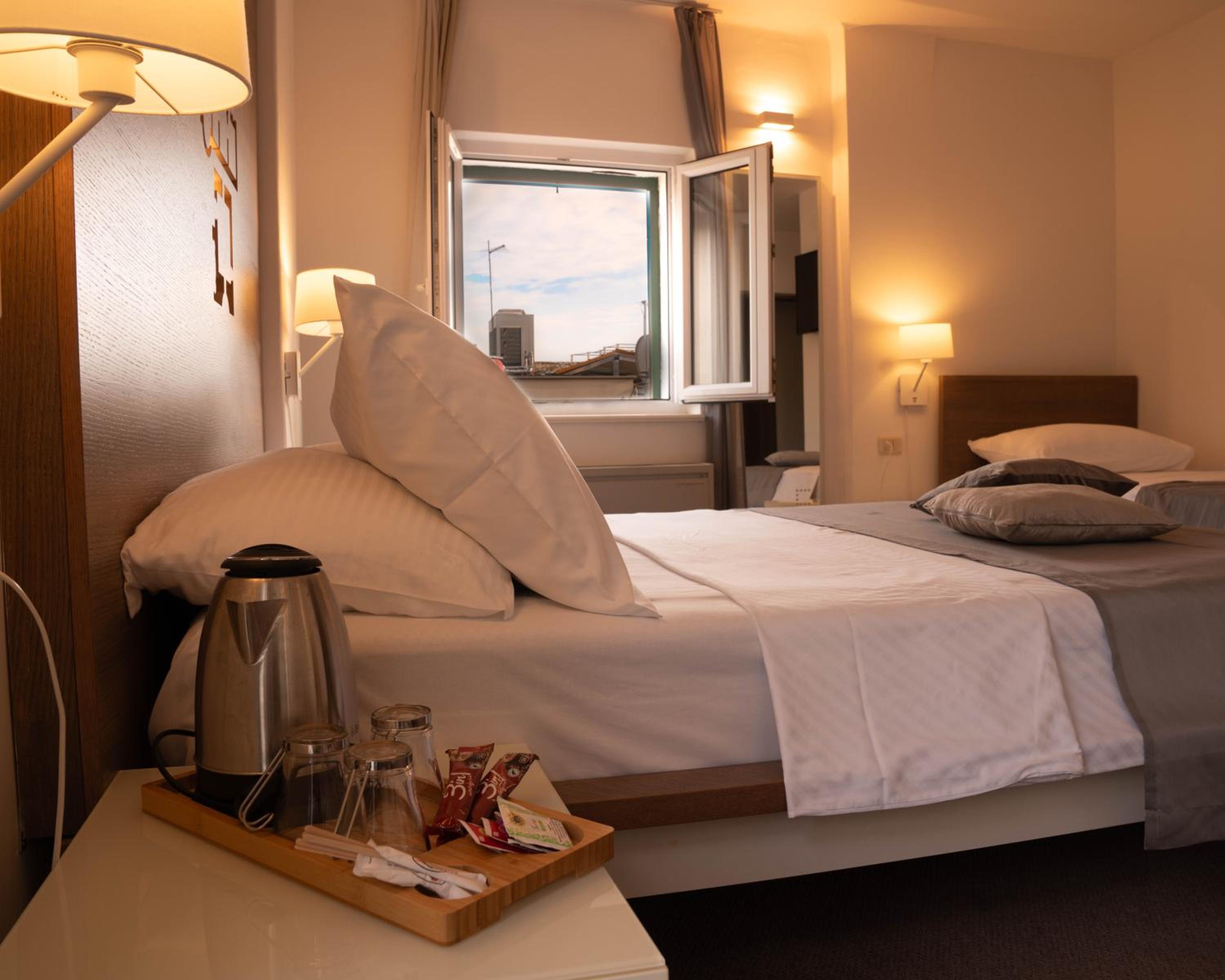 Standard Twin Room - Photo 26