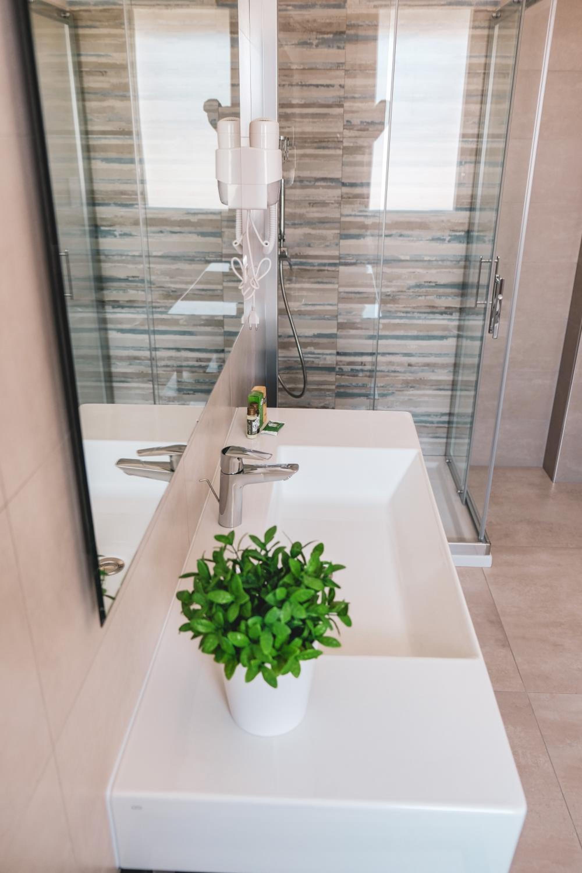 Double Room with Private Bathroom photo 2