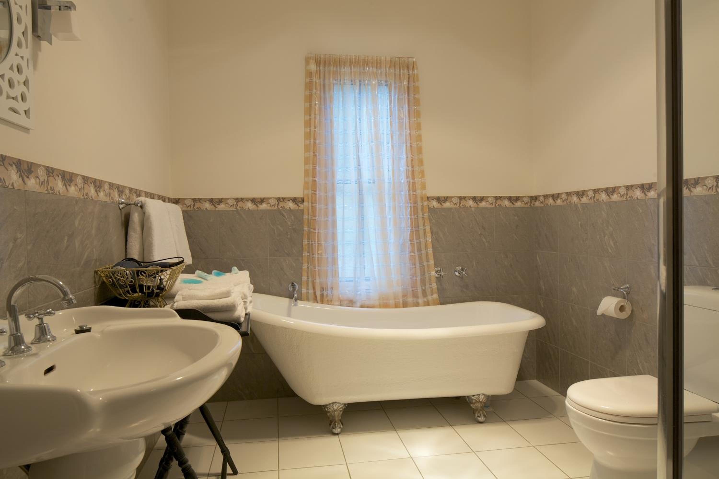 Two-Bedroom Cottage photo 2