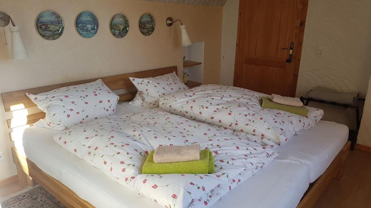 Five-Bedroom House photo 1