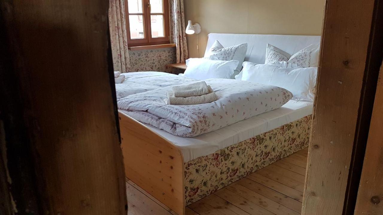 Five-Bedroom House photo 2