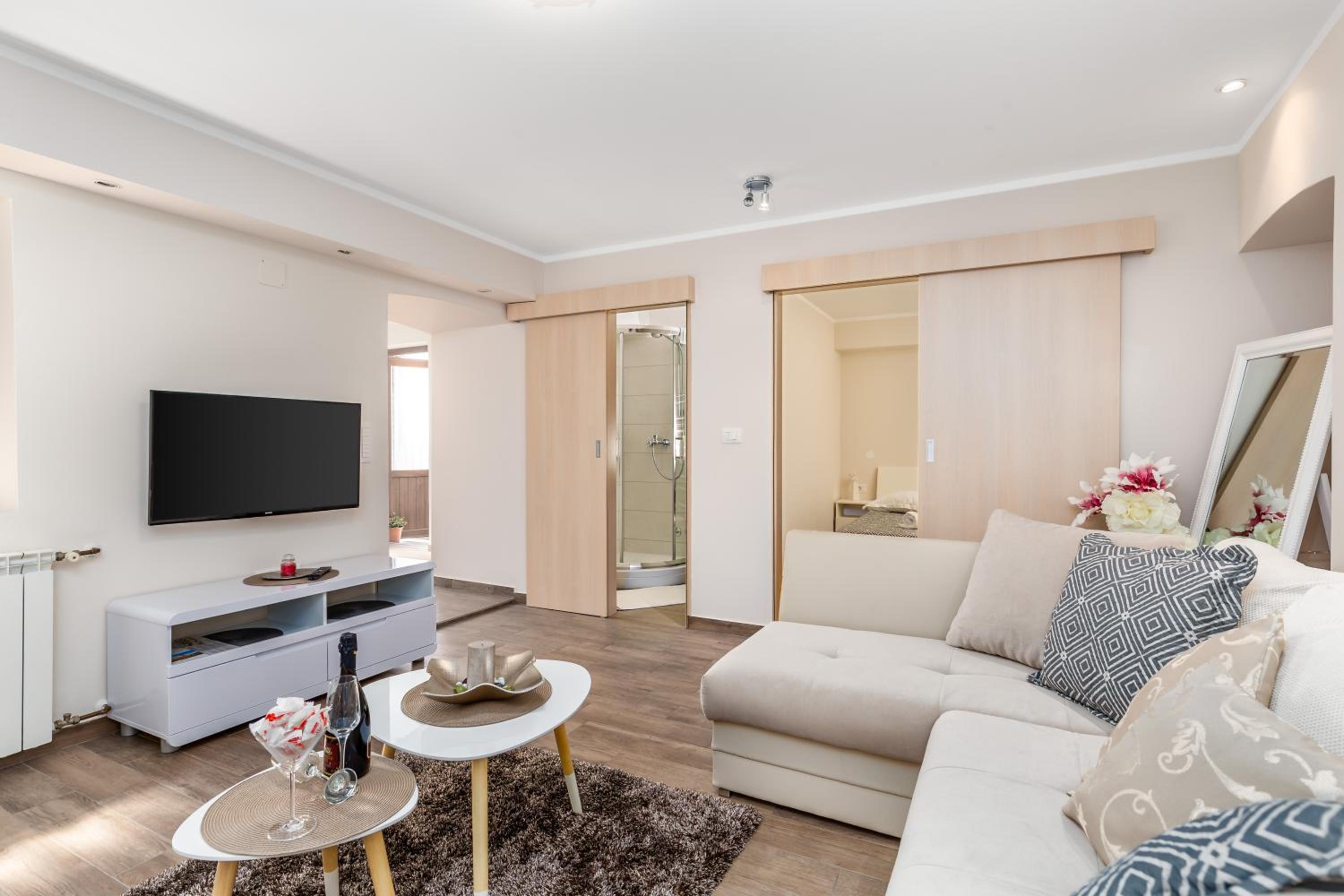 One-Bedroom Apartment photo 2