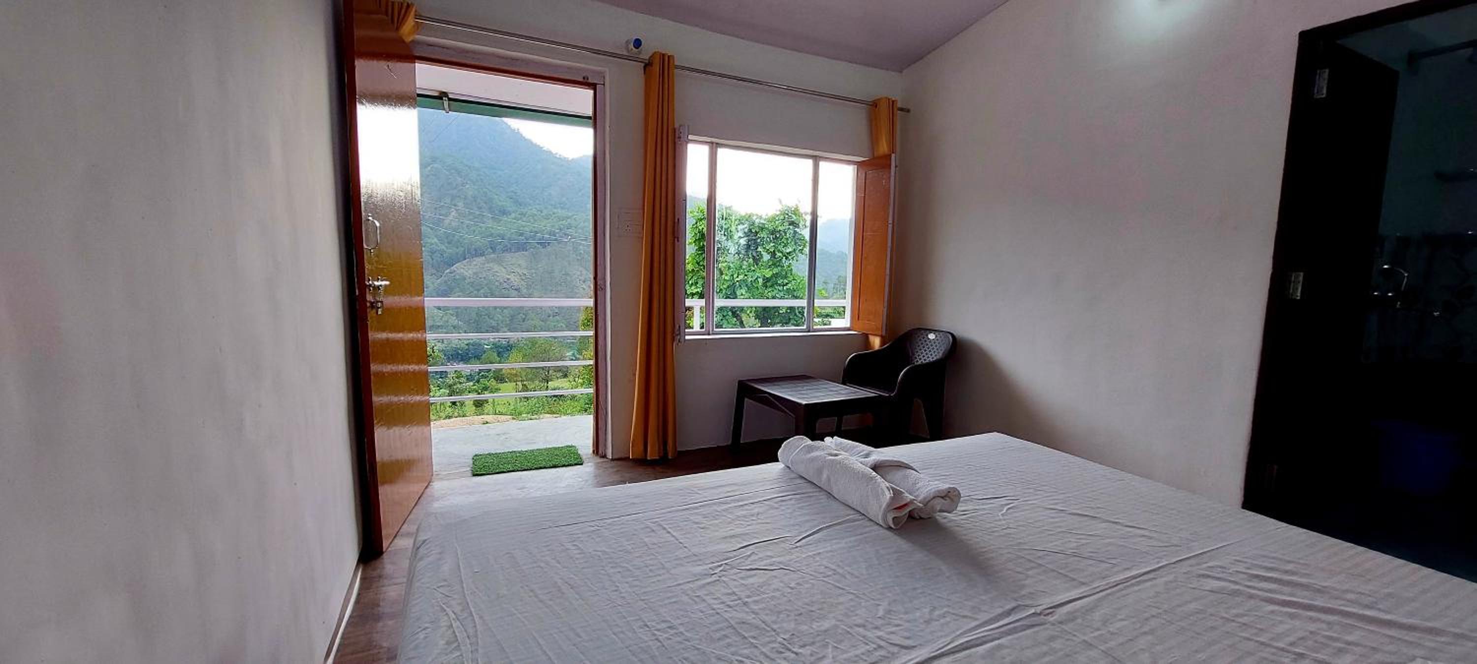 Family Room With Mountain View photo 1
