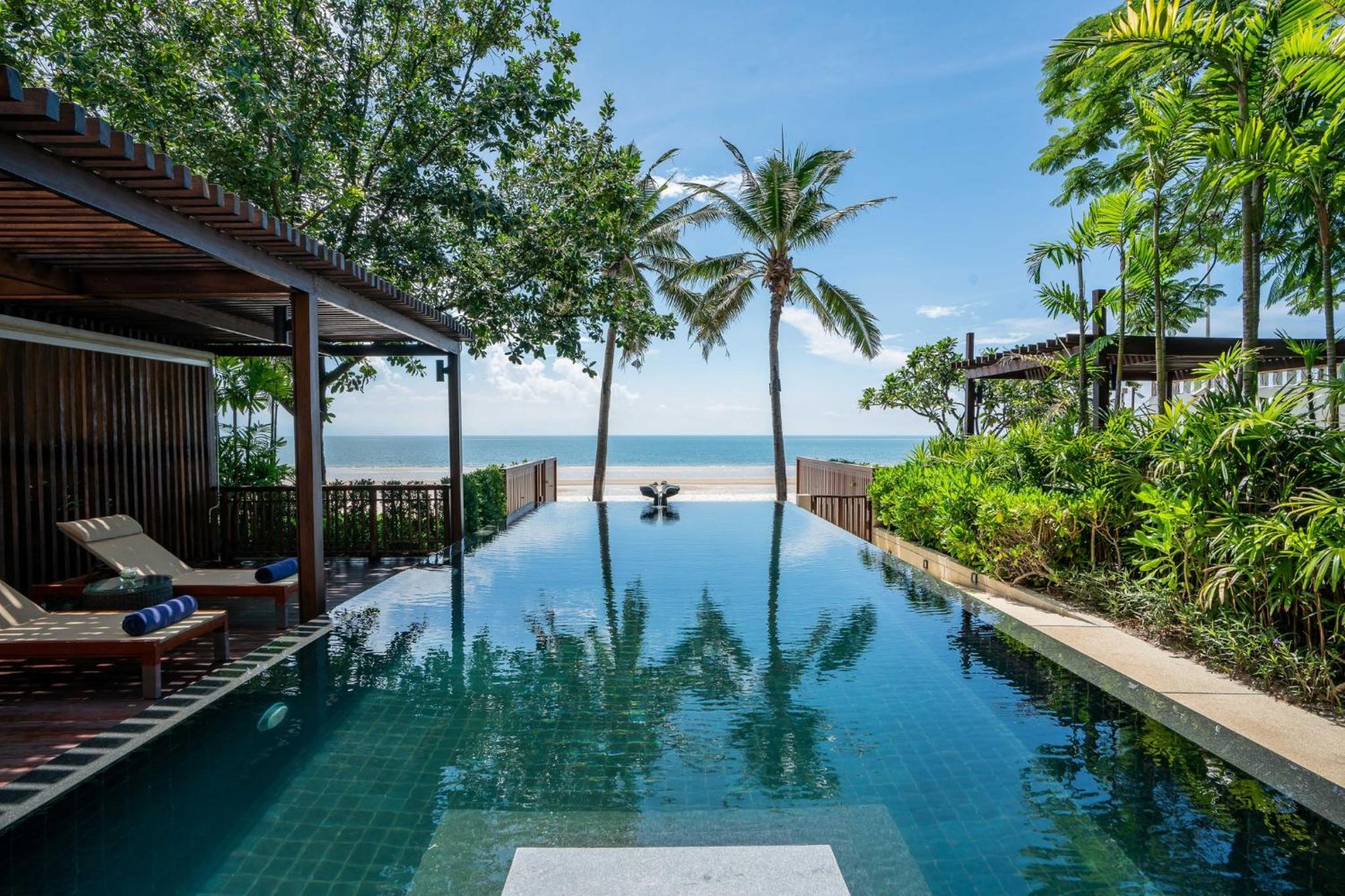 One-Bedroom Villa with Beachfront and Private Pool - Photo 3