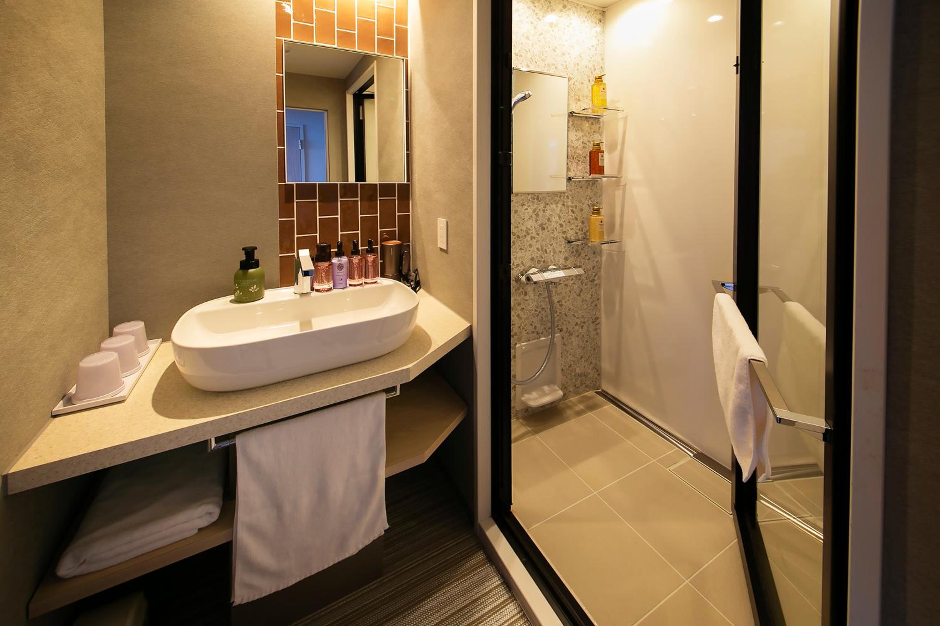Twin Room with Sea View - Photo 3