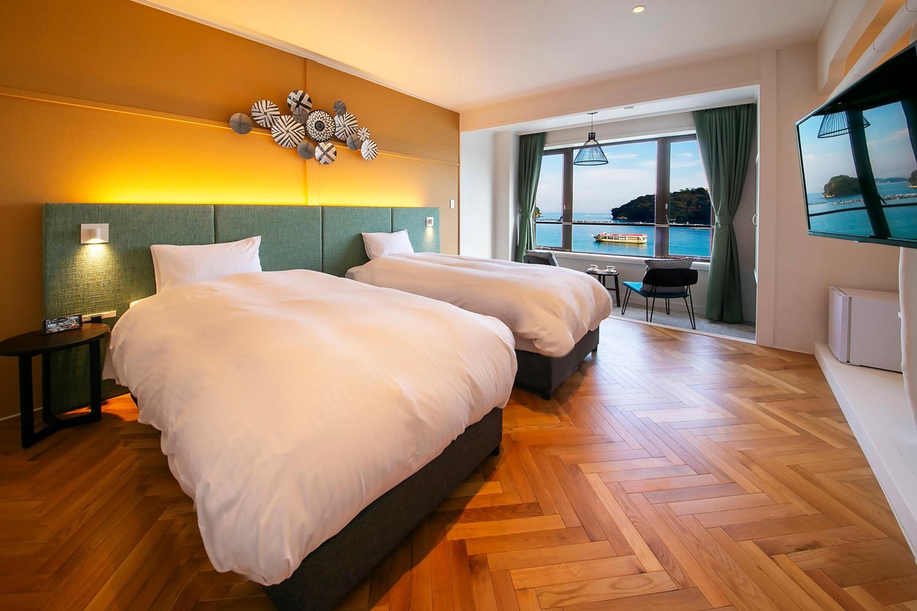 Standard Twin Room with Sea View - Photo 4
