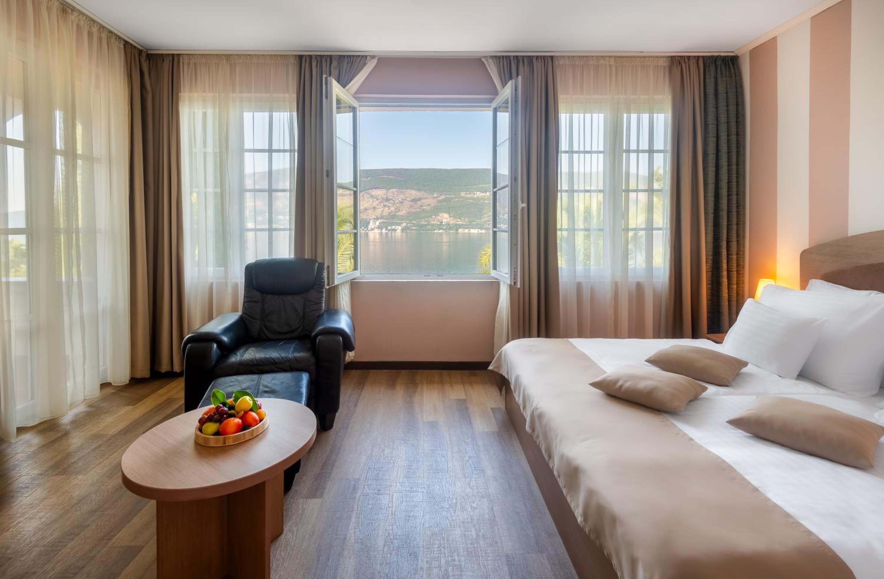 Comfort Double Room with Balcony and Sea View
