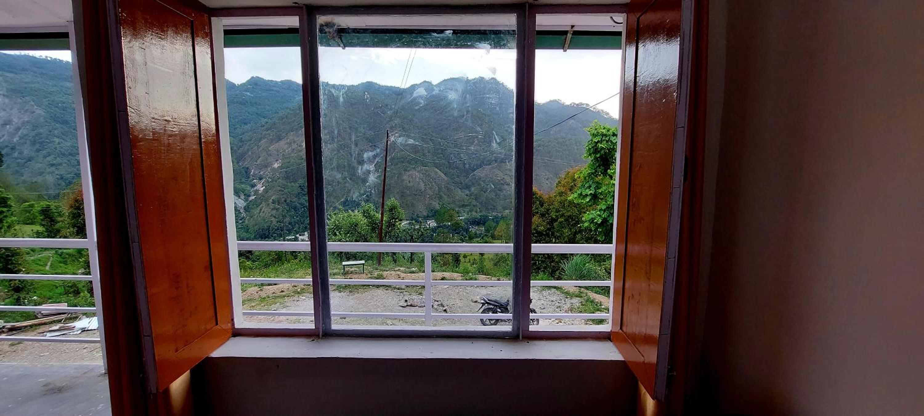 Family Room With Mountain View photo 3