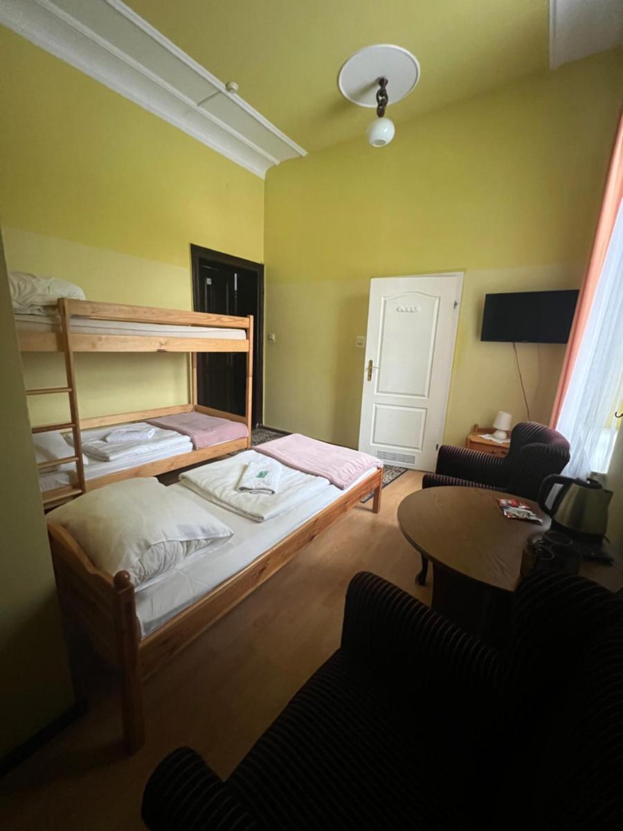 Triple Room with Private Bathroom photo 1