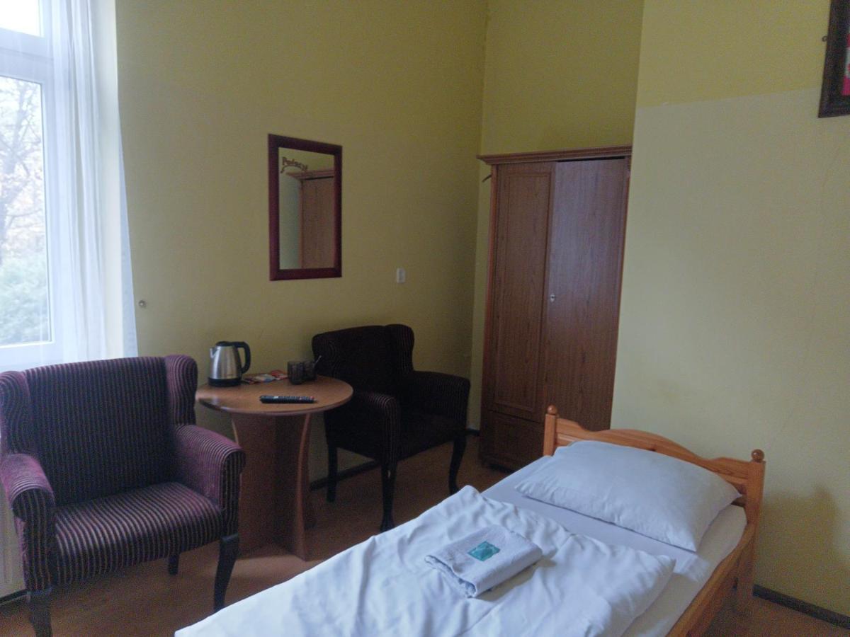Triple Room with Private Bathroom photo 2