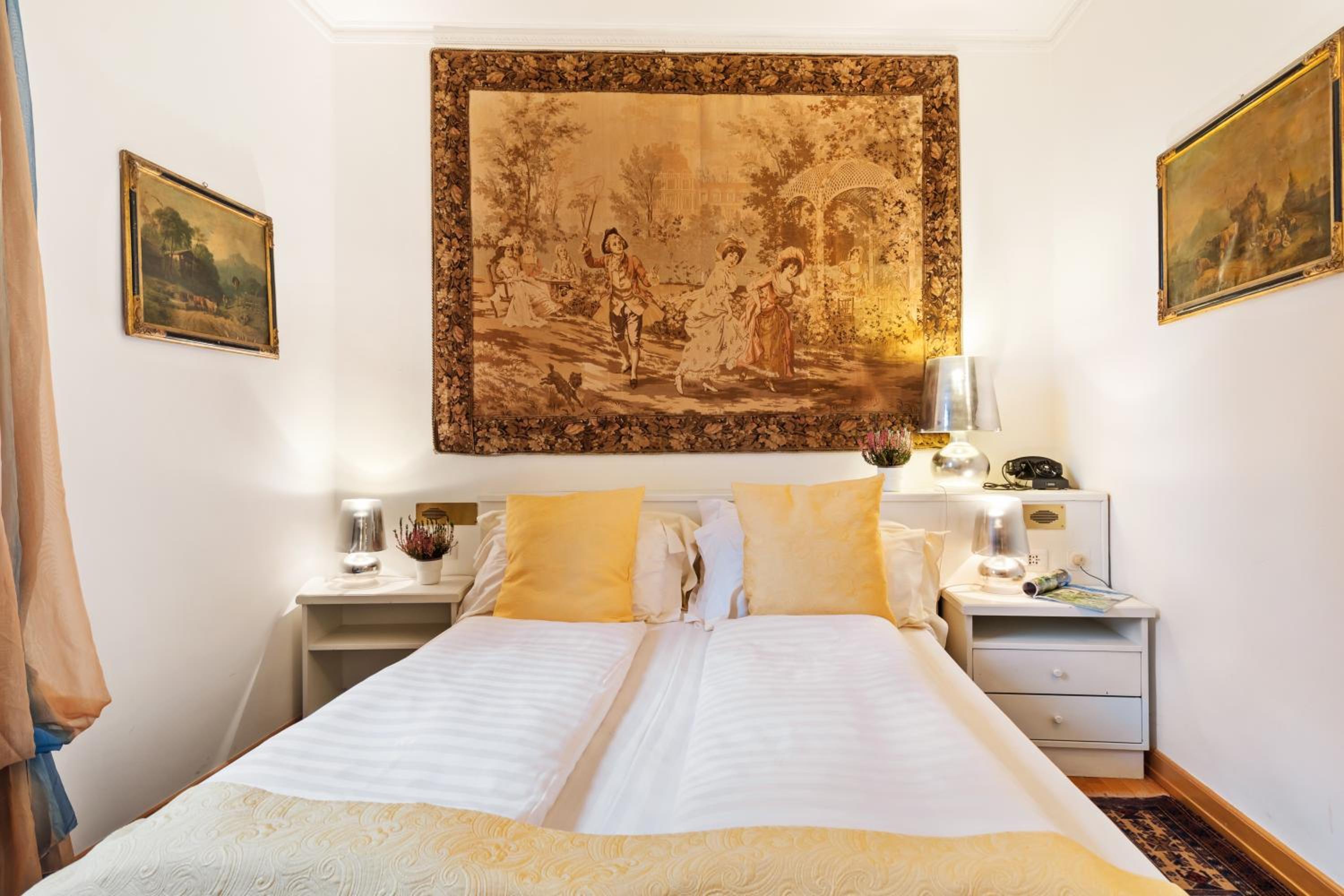 Standard Double Room - Photo 11