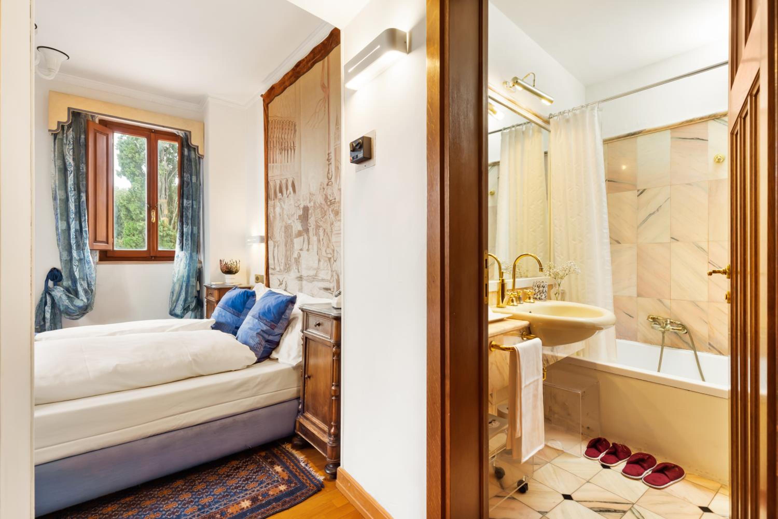 Standard Double Room - Photo 12