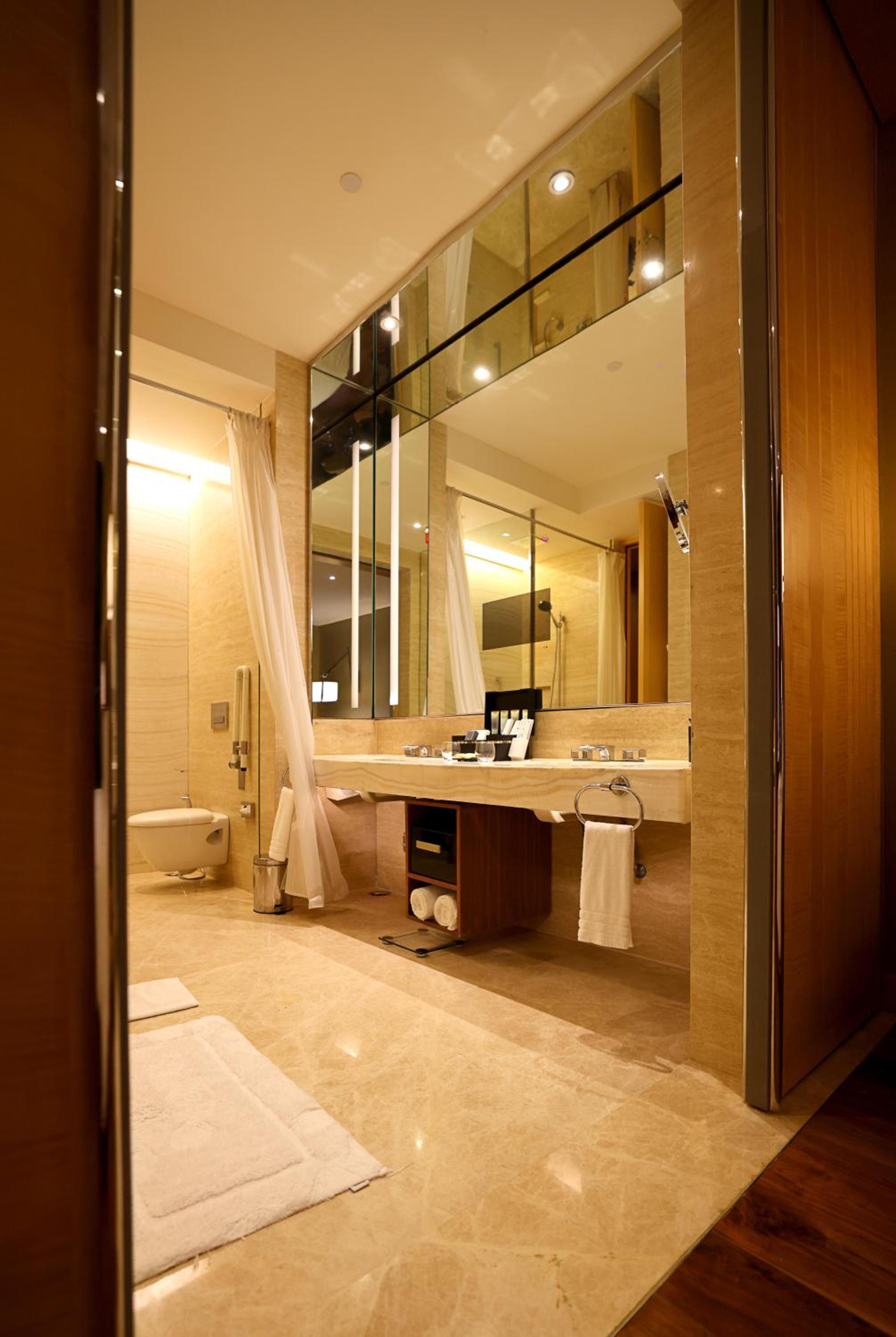 King Room - Mobility Accessible photo 3