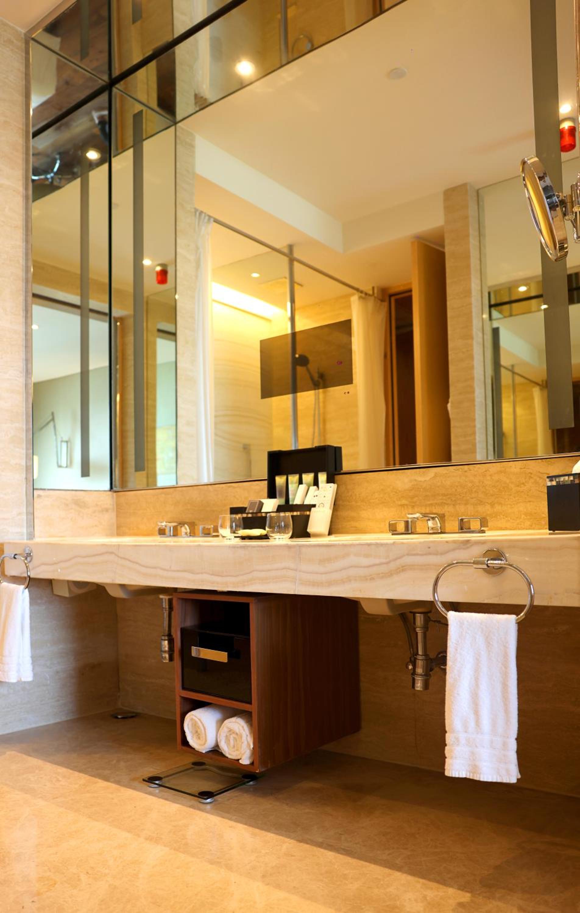 King Room - Mobility Accessible photo 2