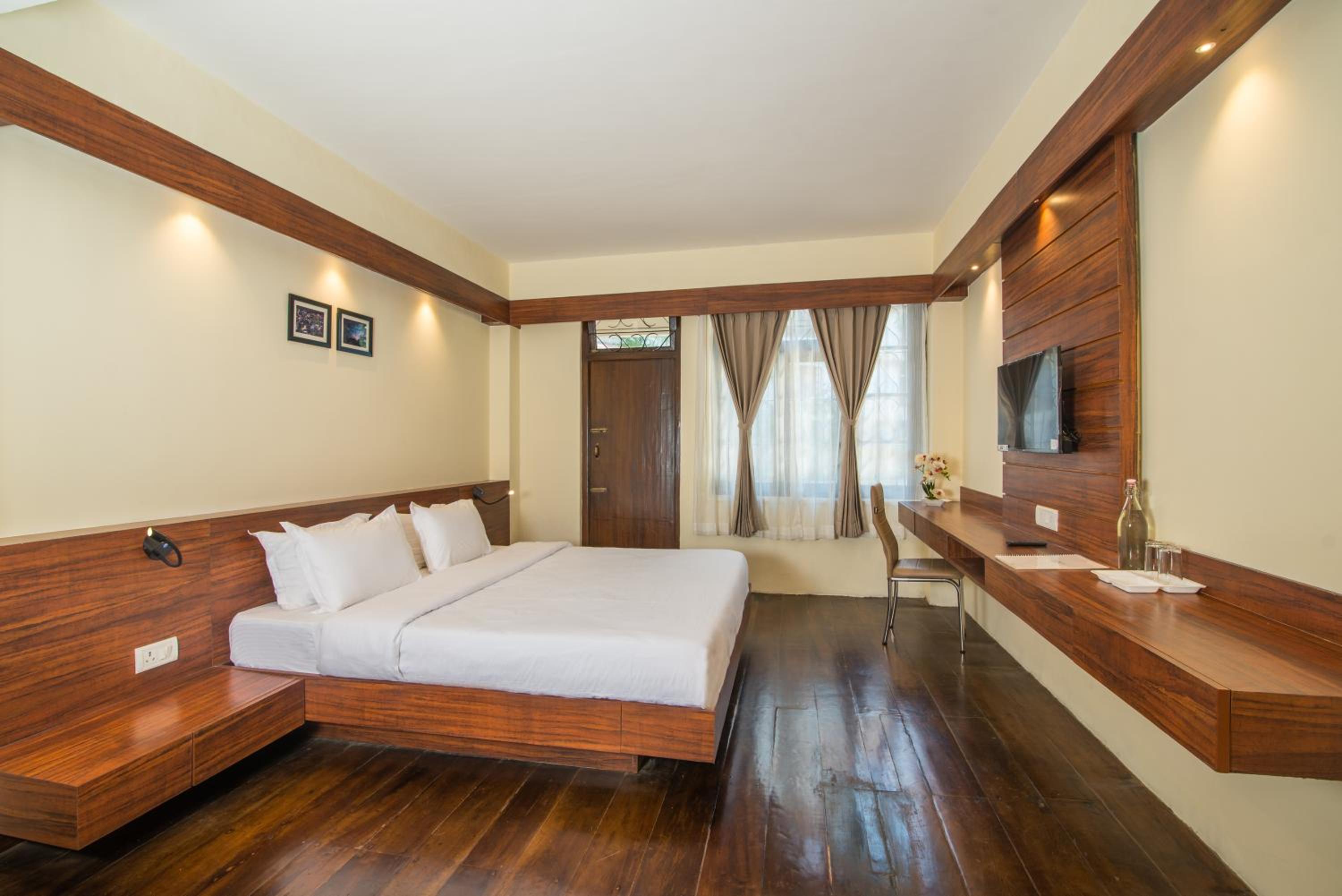 Deluxe Double Room with Balcony photo 1