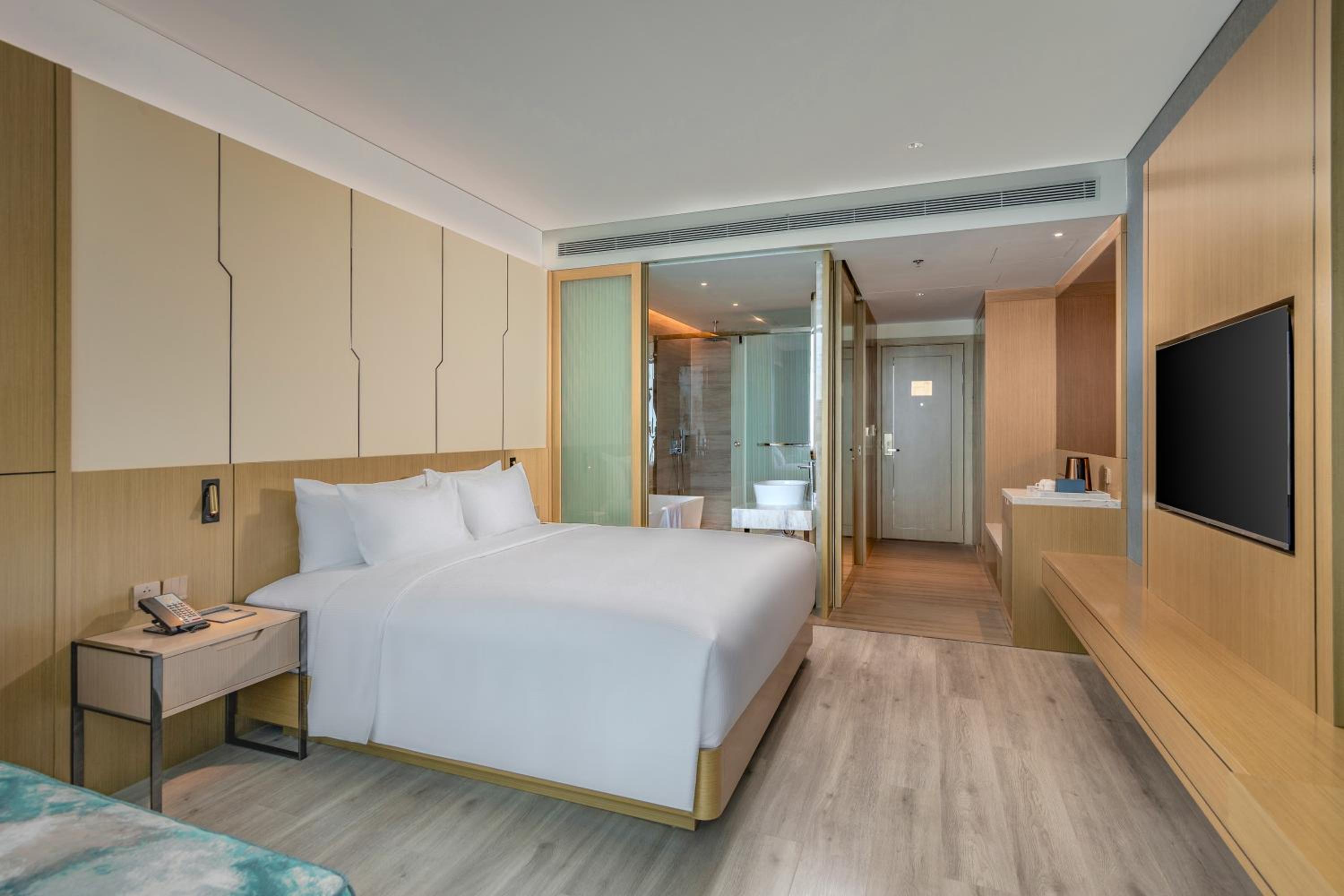 Suite King Room Ocean Front with Bathtub - Photo 3
