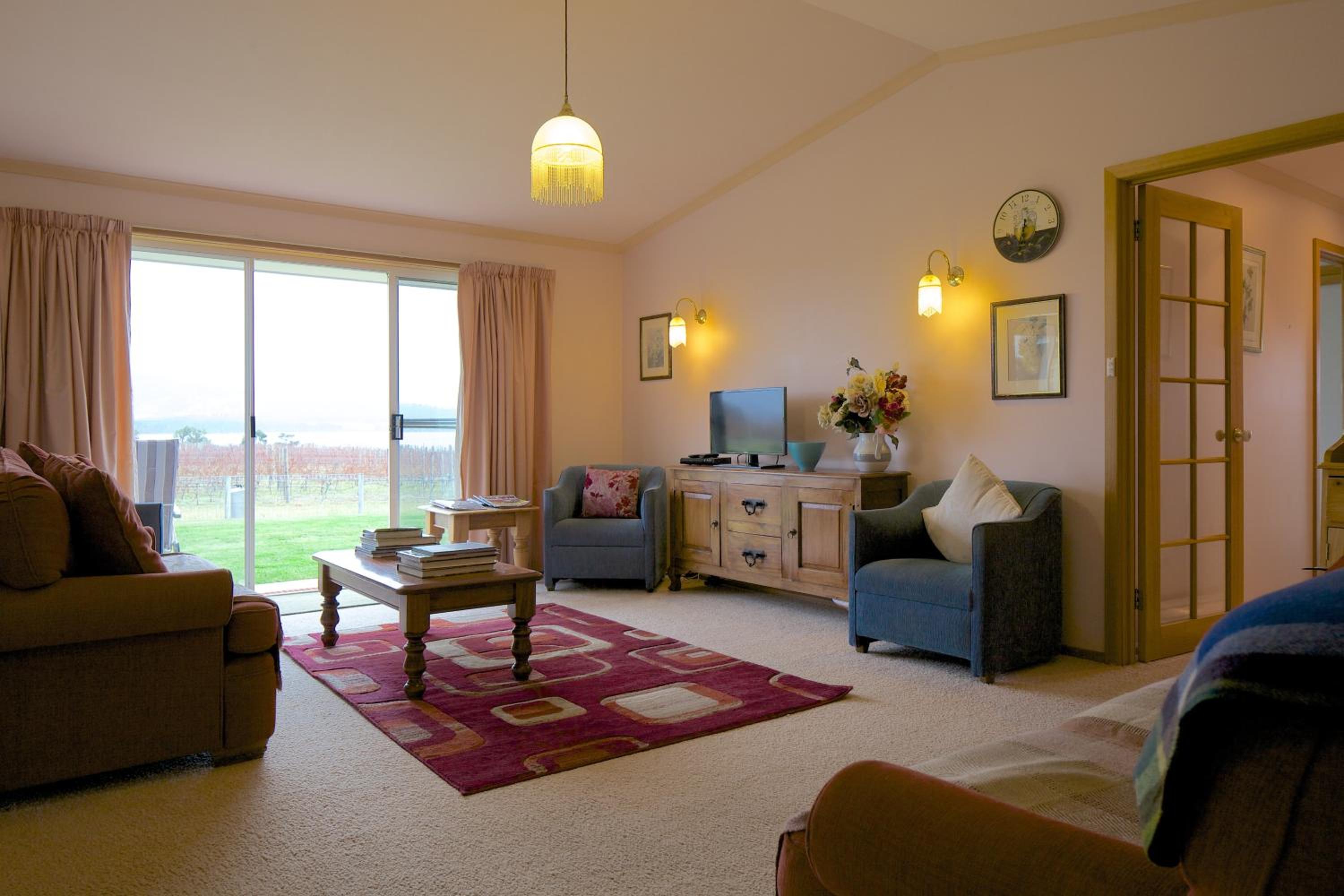 Four-Bedroom House photo 2
