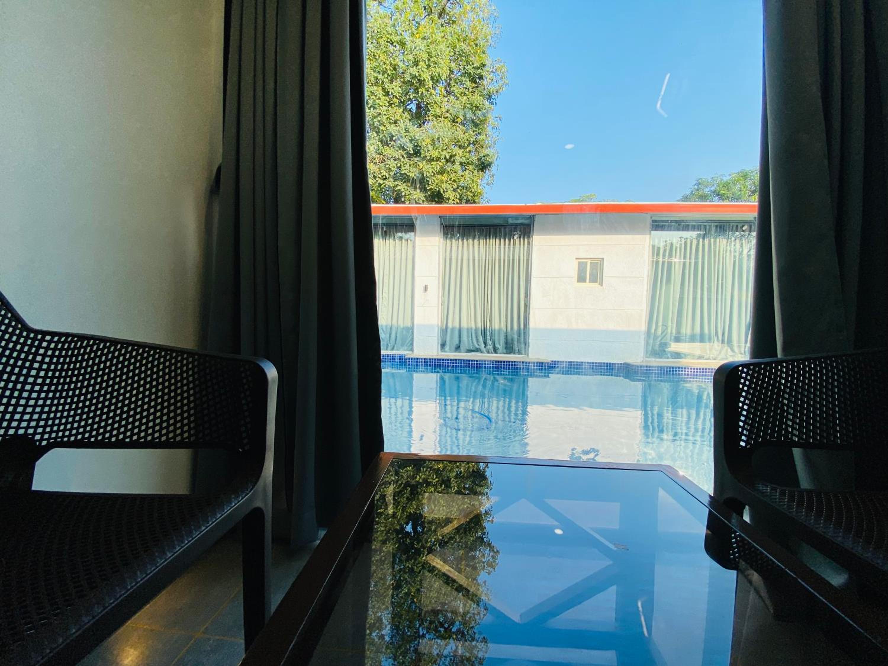 Double Room with Pool View photo 3