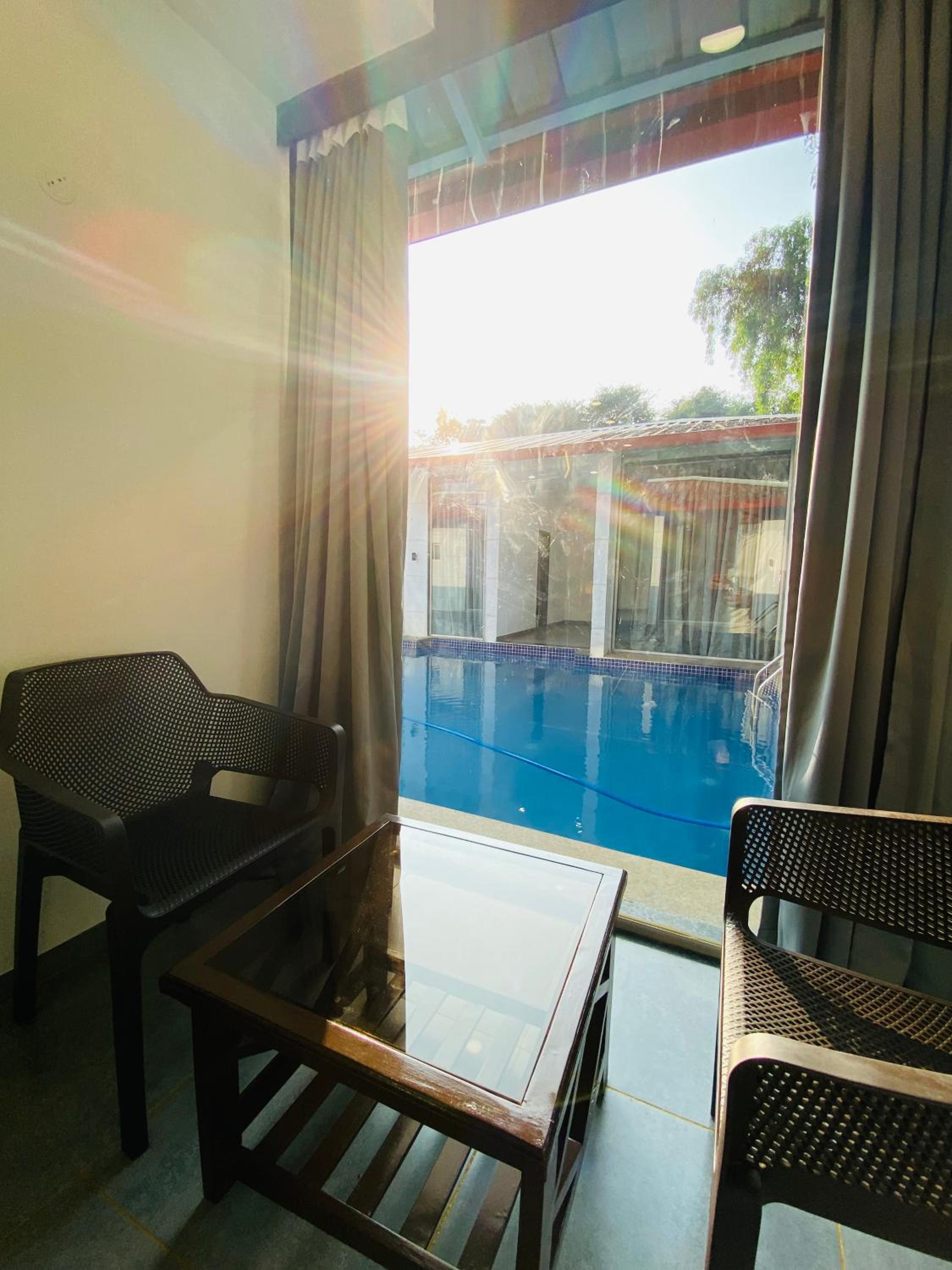 Double Room with Pool View photo 2