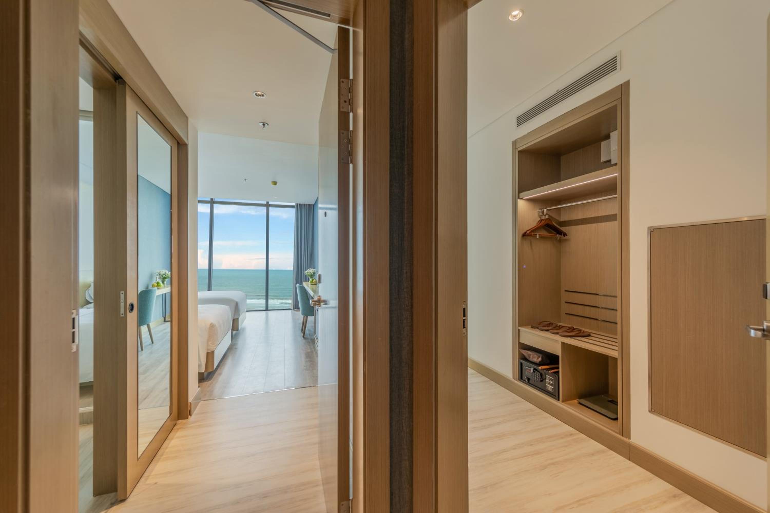Two-Bedroom Suite with Ocean Front View - Photo 6