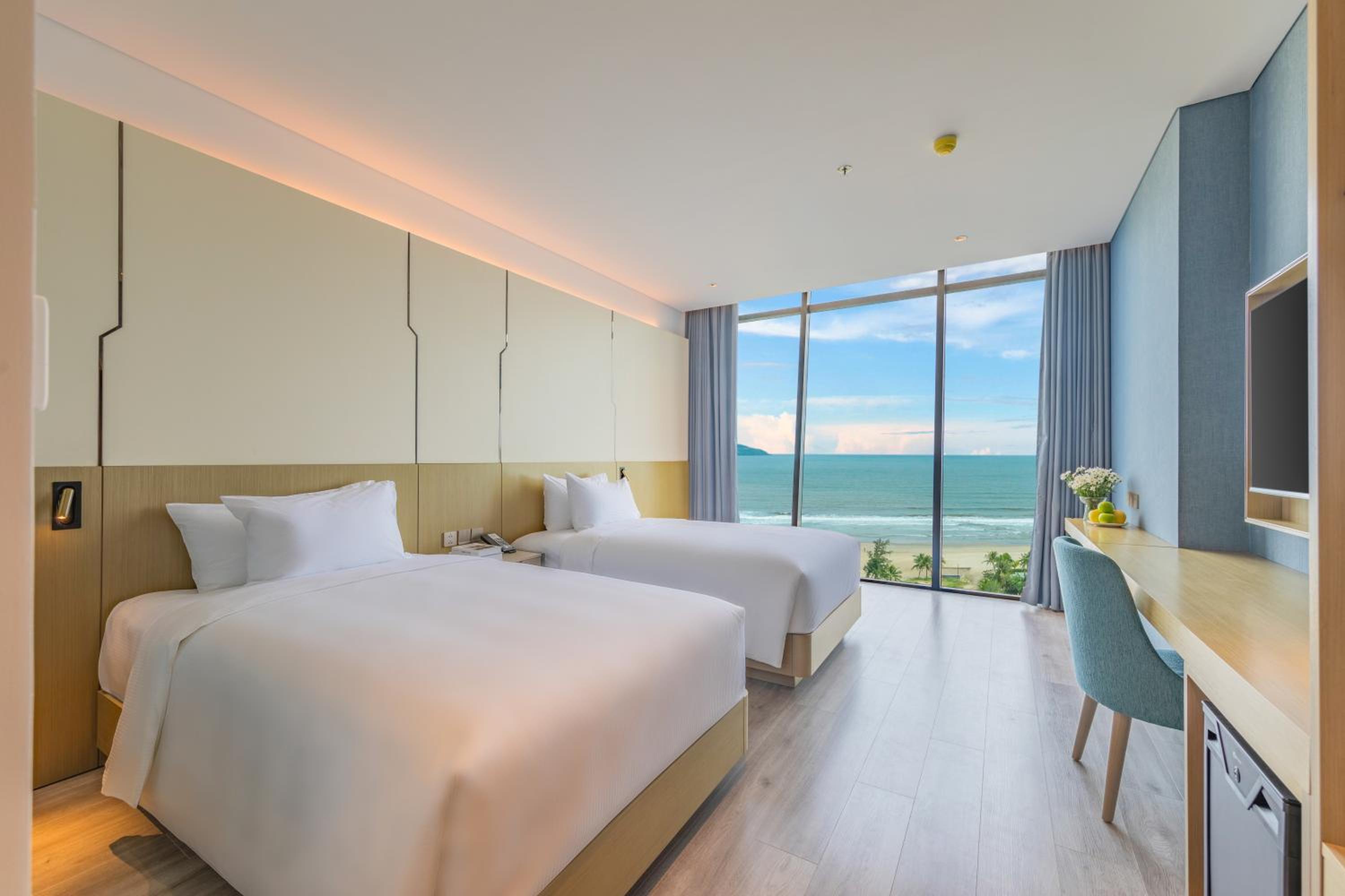 Two-Bedroom Suite with Ocean Front View - Photo 3