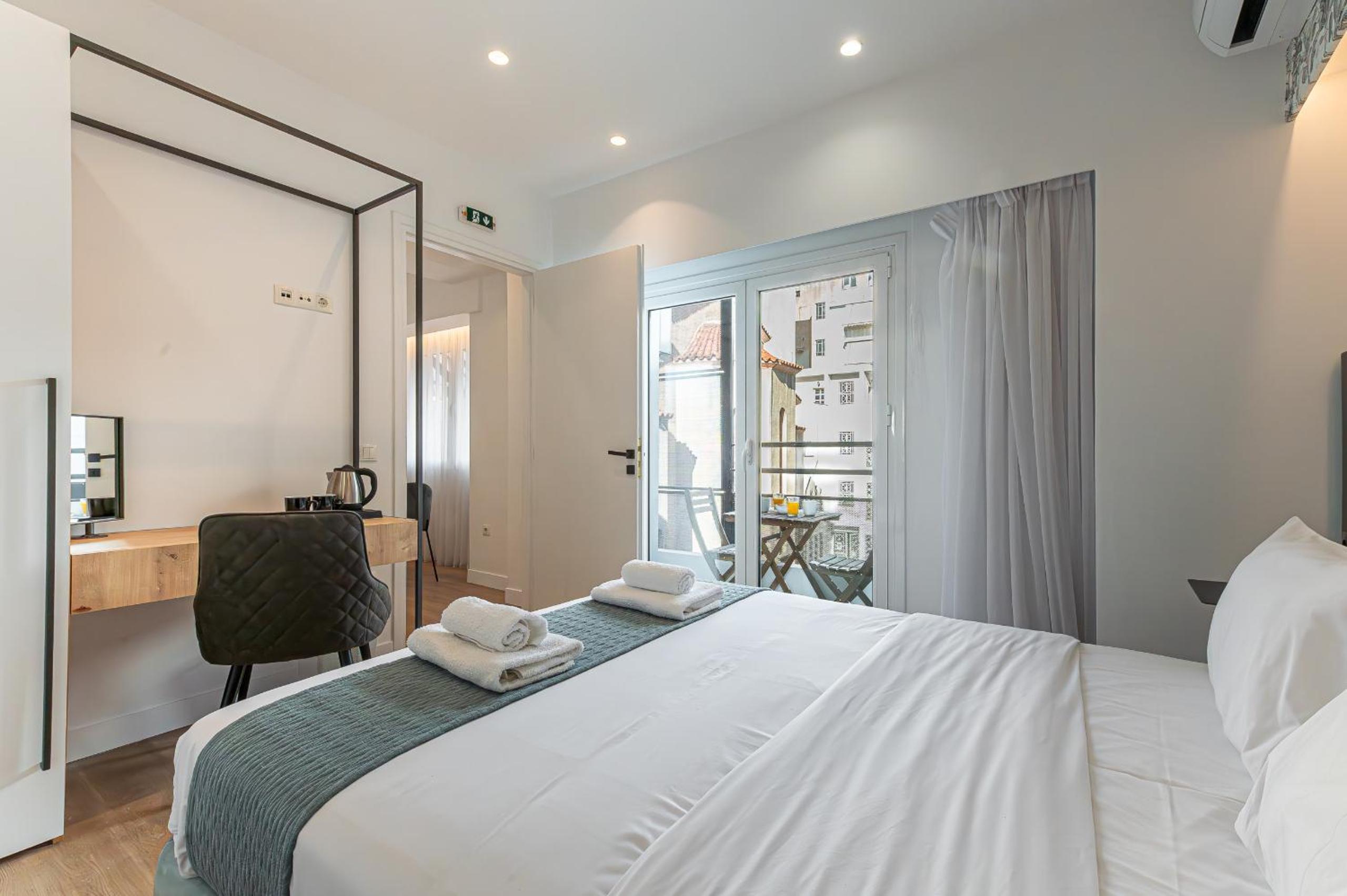 Deluxe Double Room with Balcony photo 1