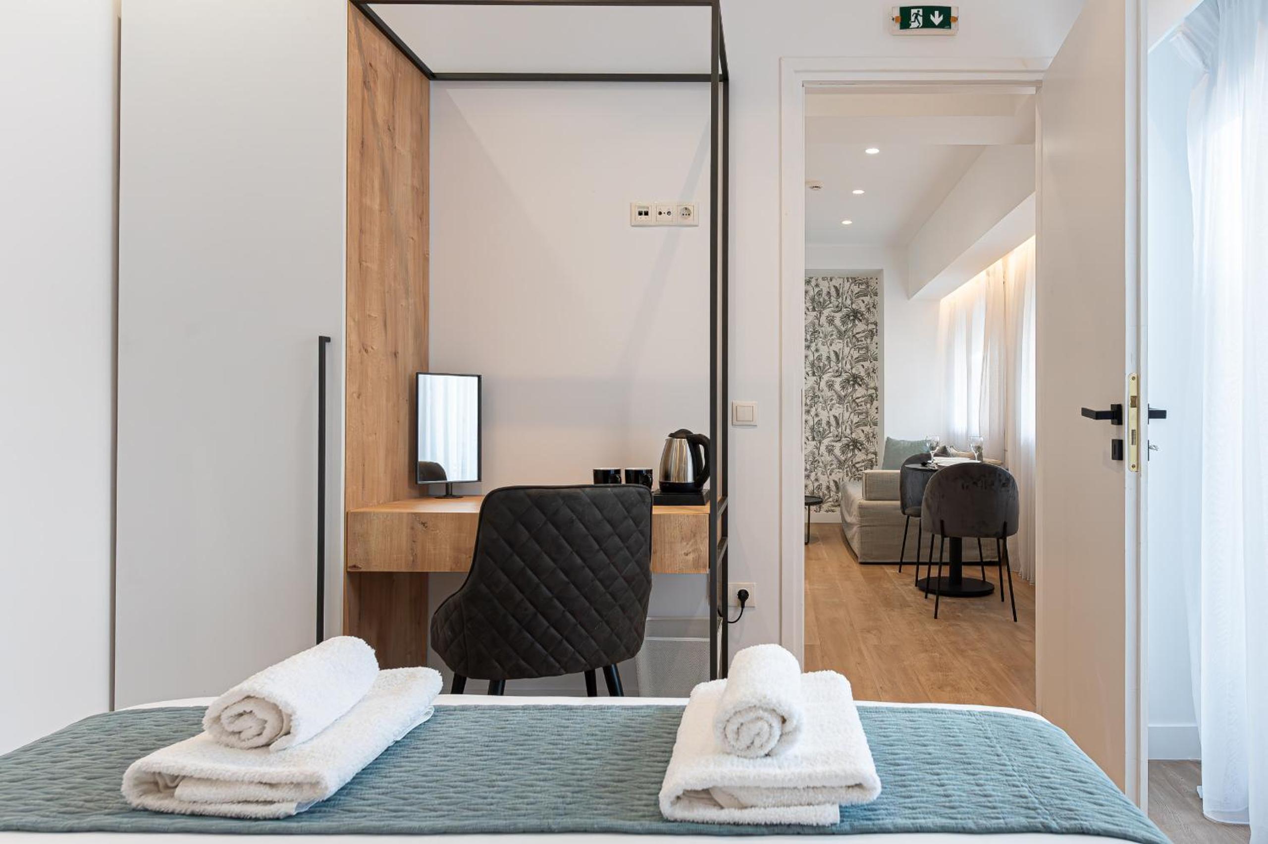 Deluxe Double Room with Balcony photo 3