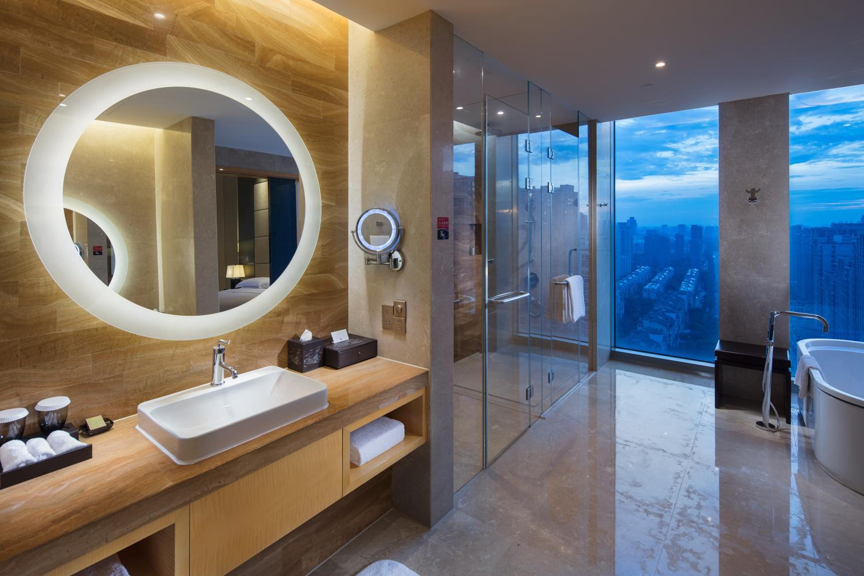 Executive King Suite with Lounge Access