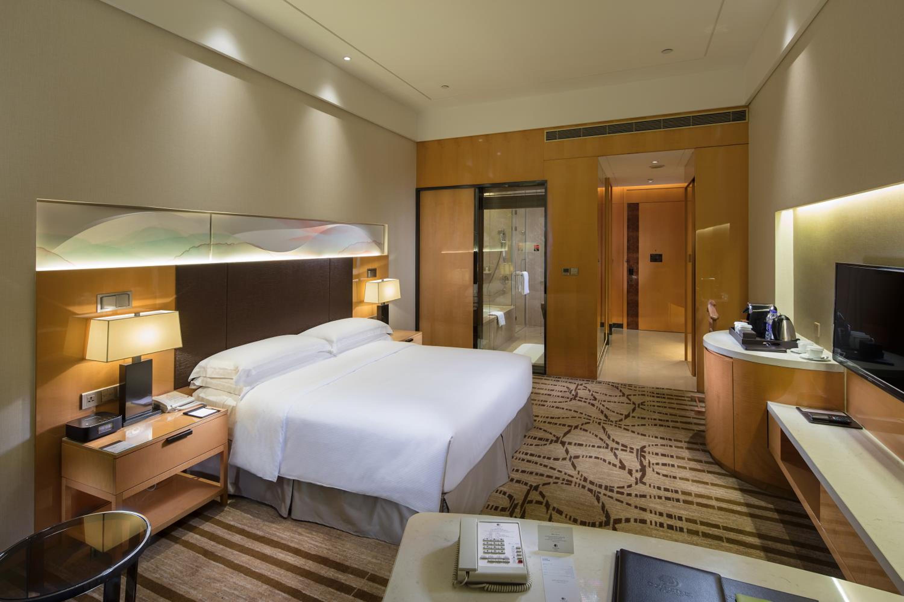 Deluxe King Room with City View