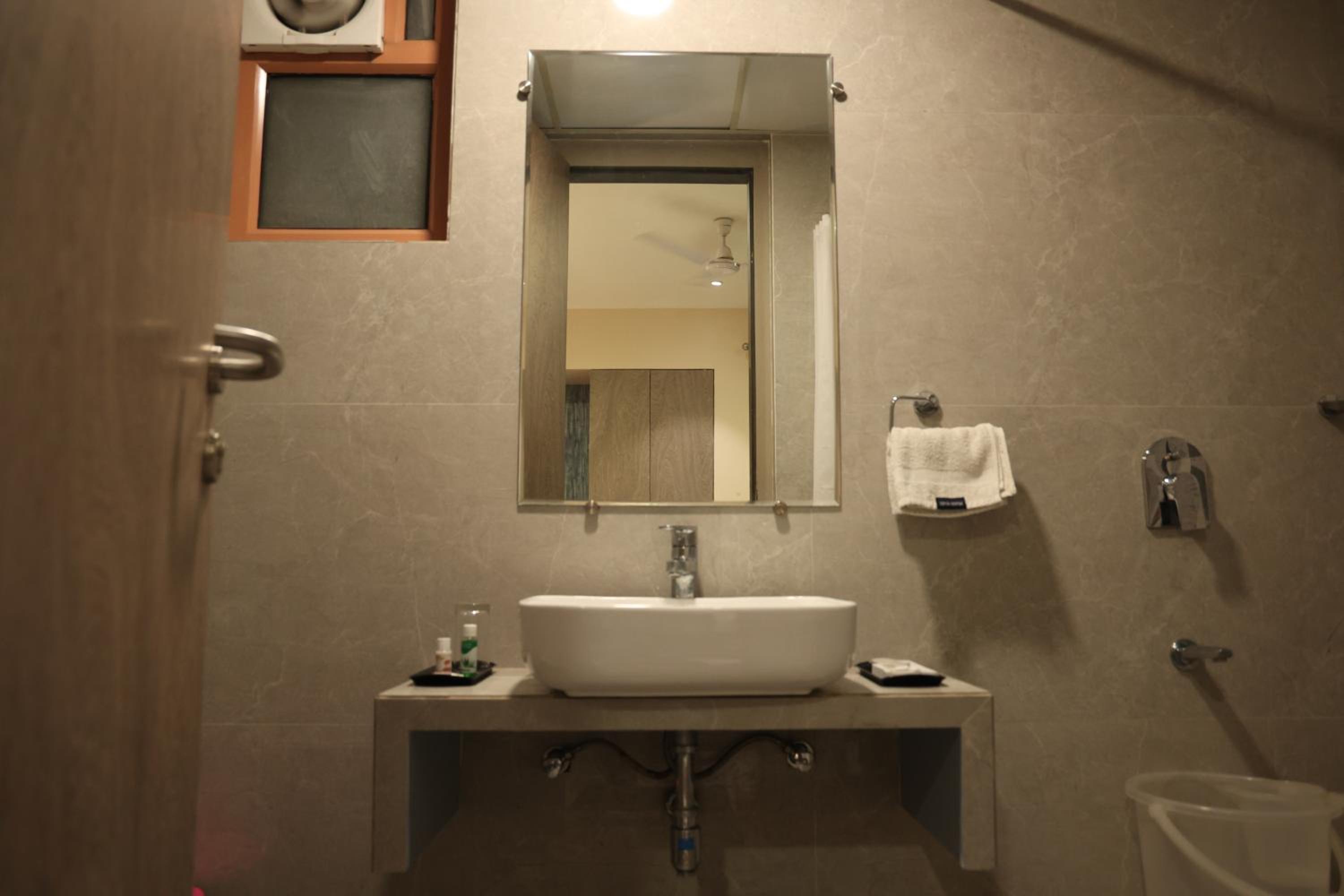 Deluxe Room - Photo 3
