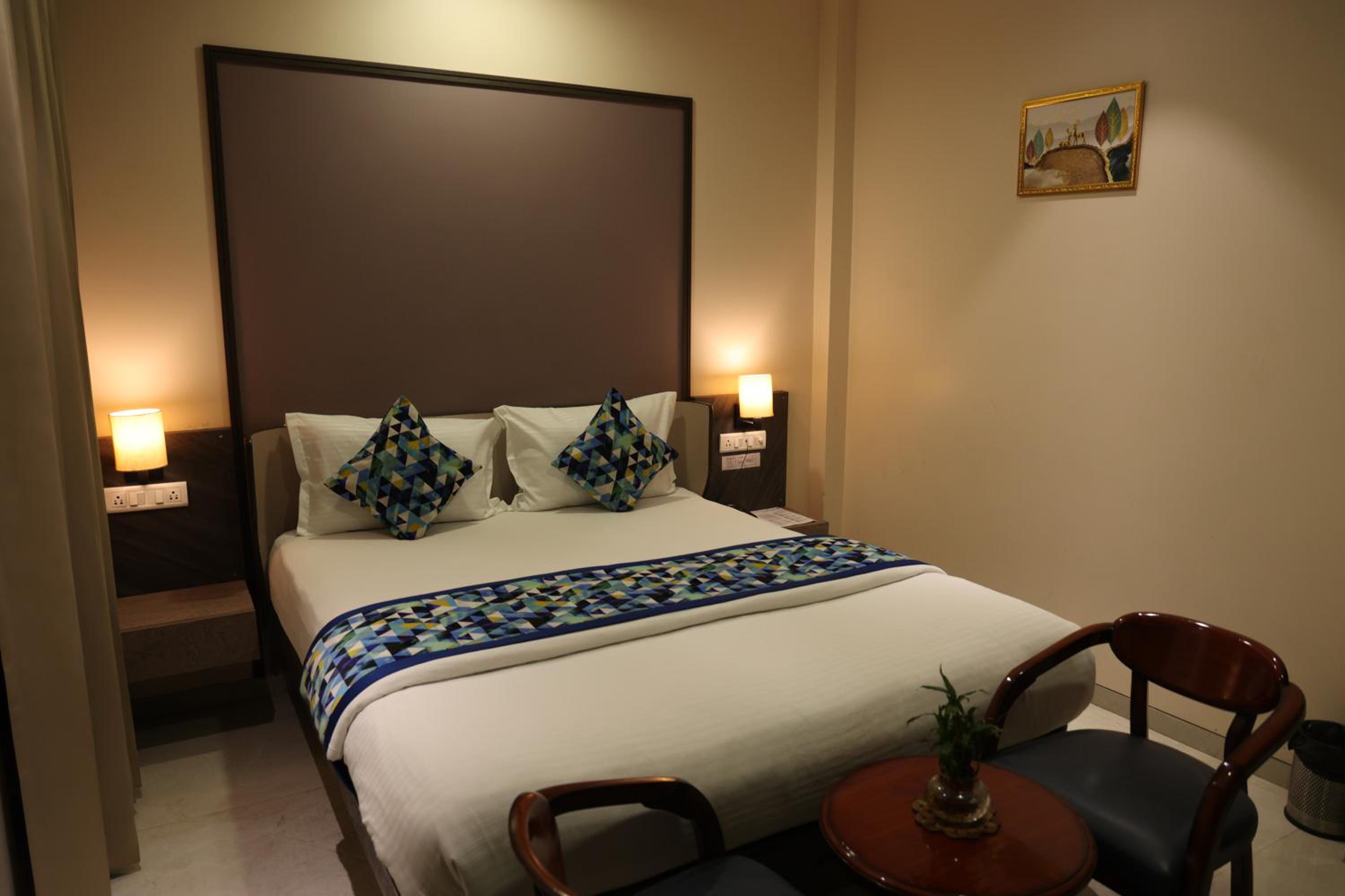 Deluxe Room - Photo 16