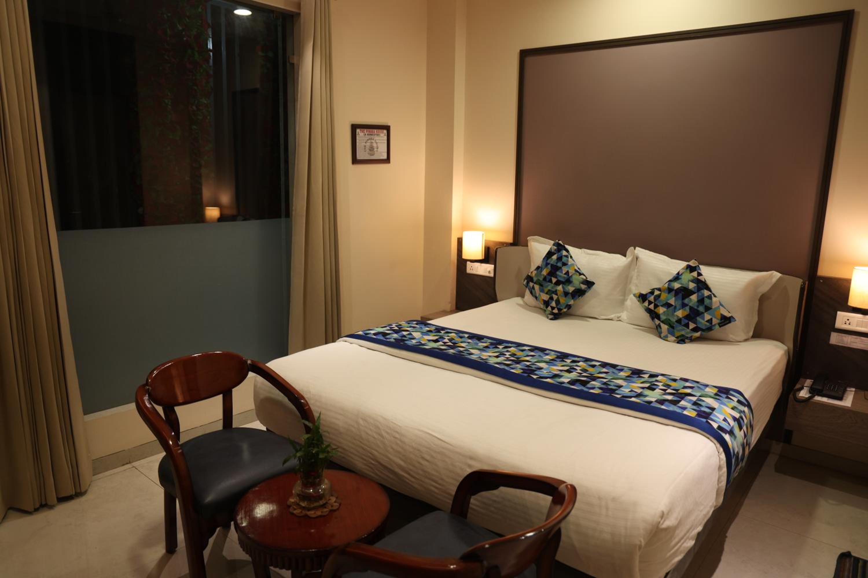 Deluxe Room - Photo 17