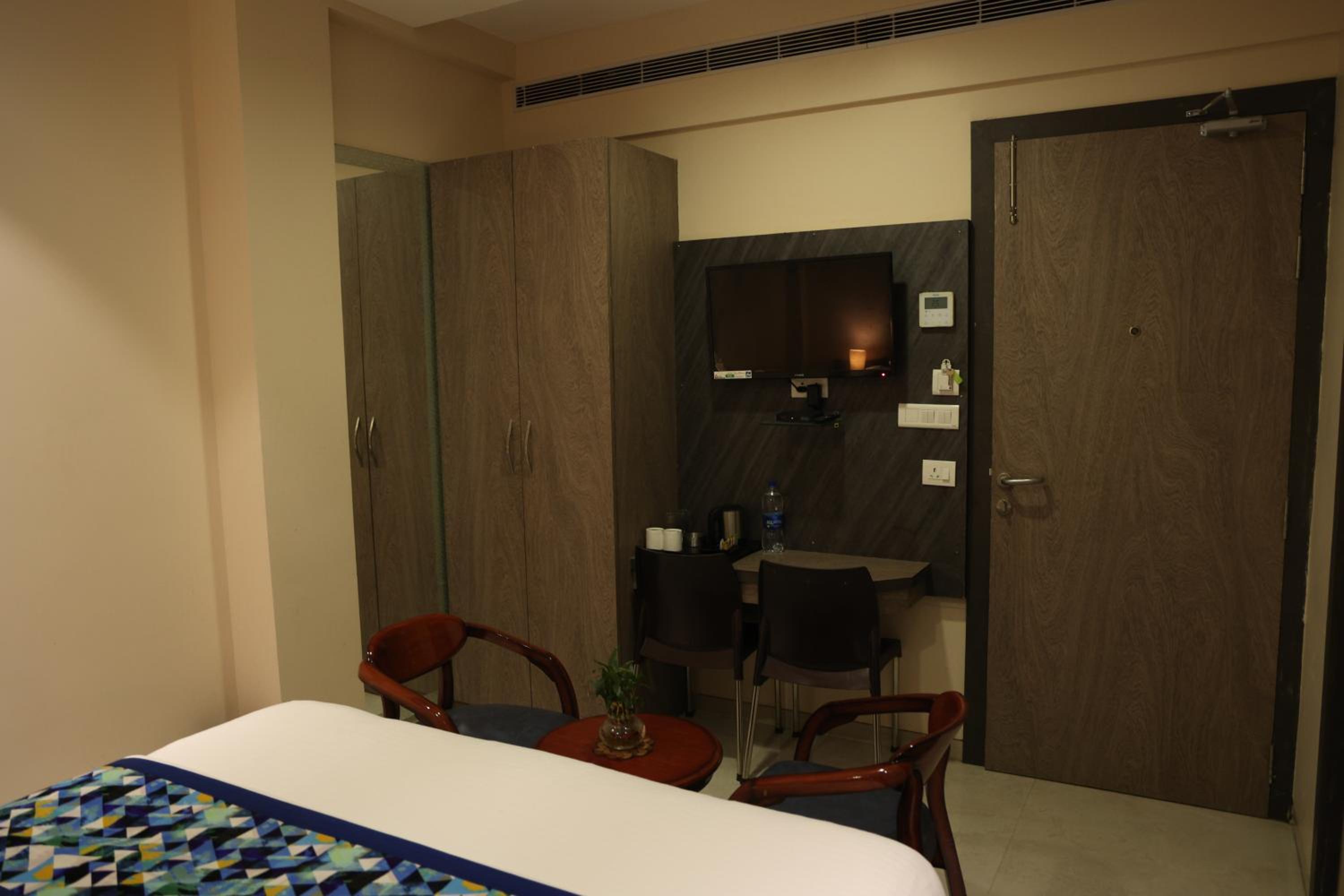 Deluxe Room - Photo 7