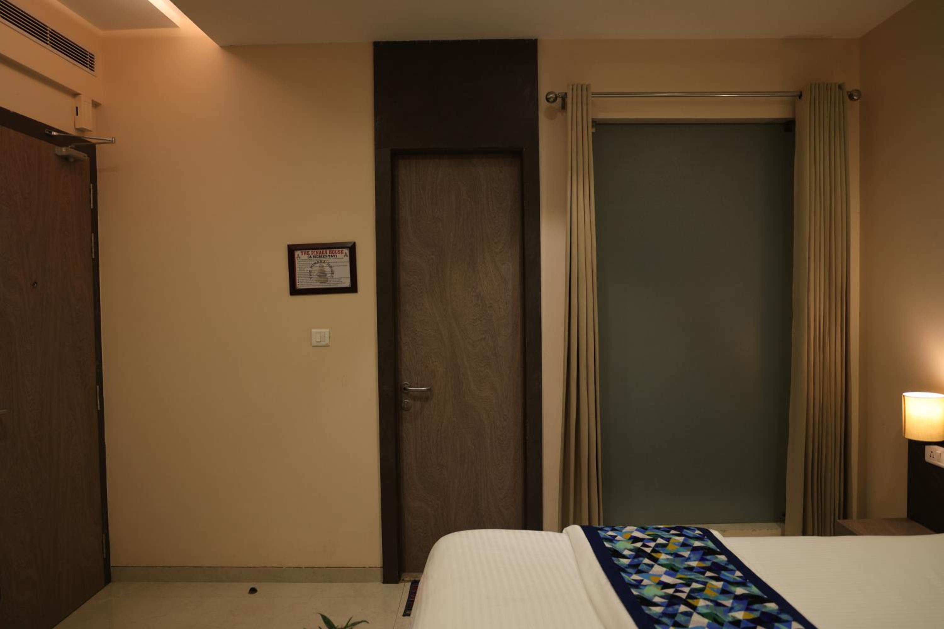 Deluxe Room - Photo 13