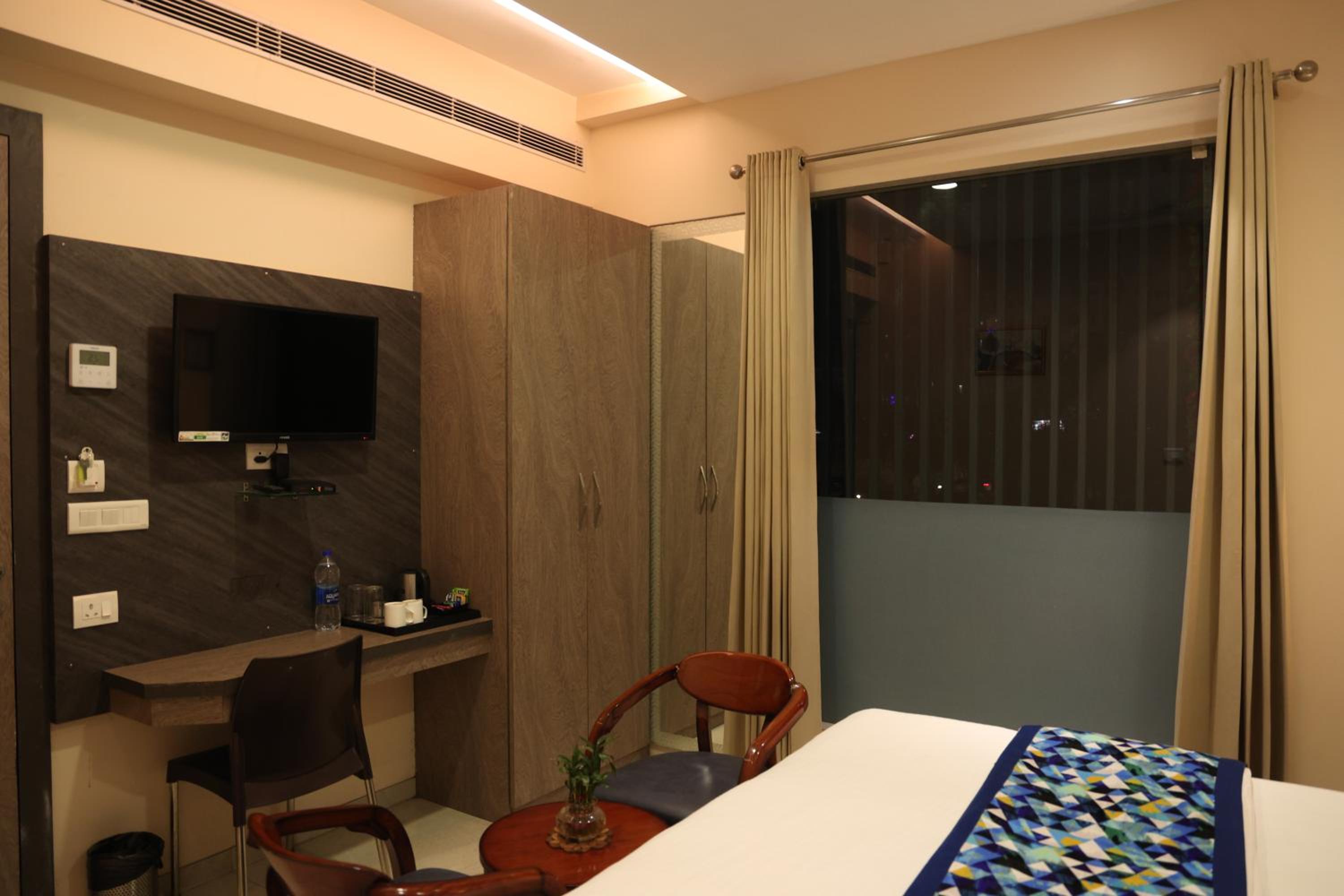 Deluxe Room - Photo 12