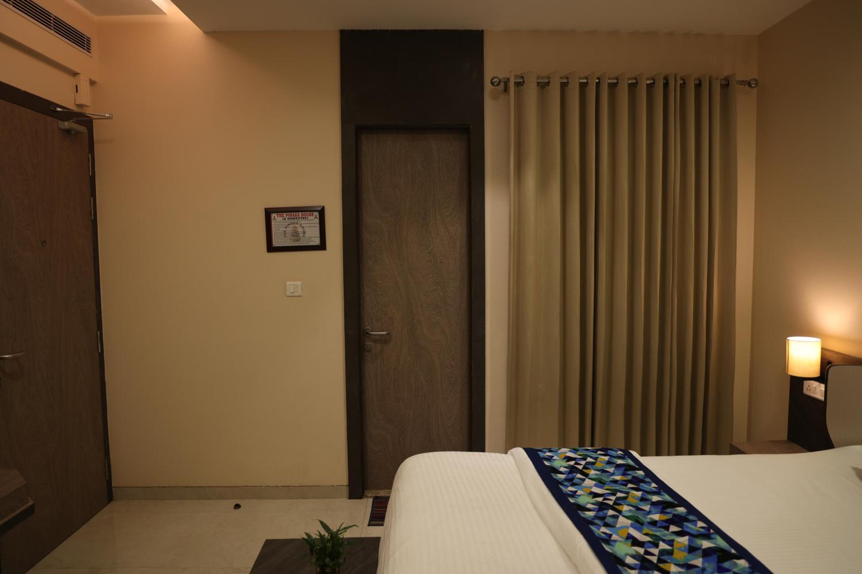 Deluxe Room - Photo 6