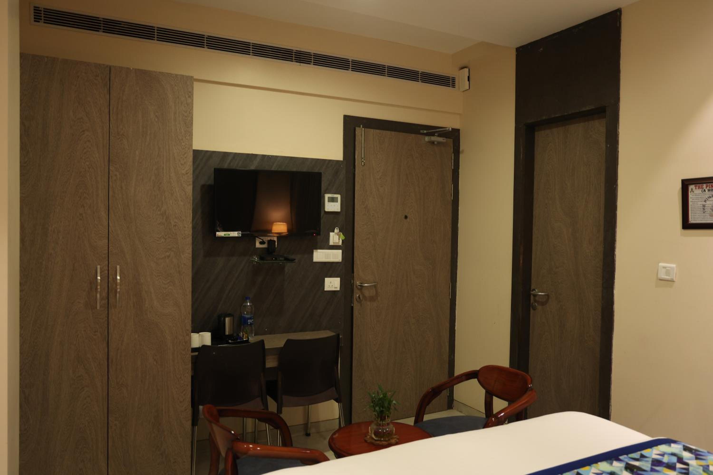 Deluxe Room - Photo 11