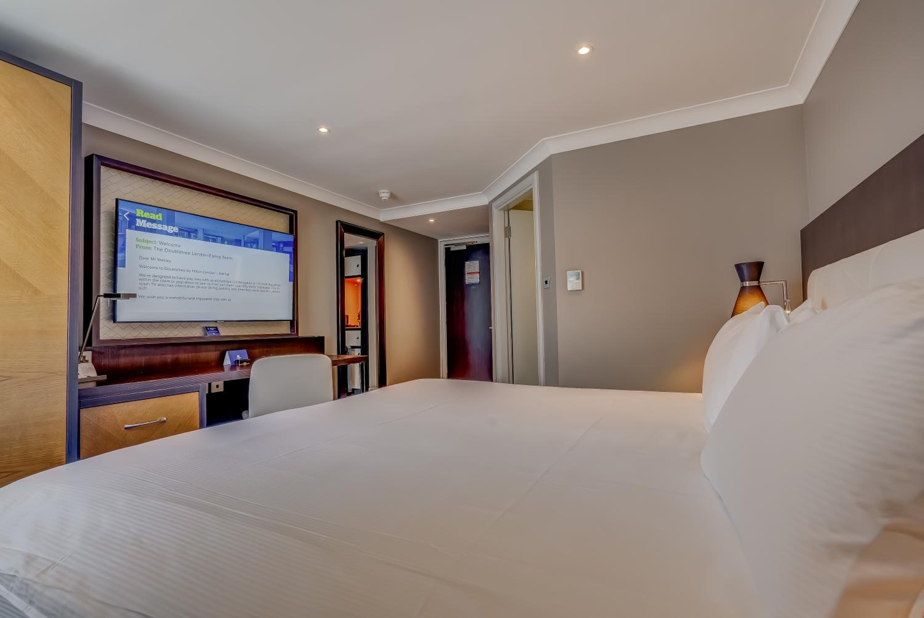Deluxe King Room photo 1