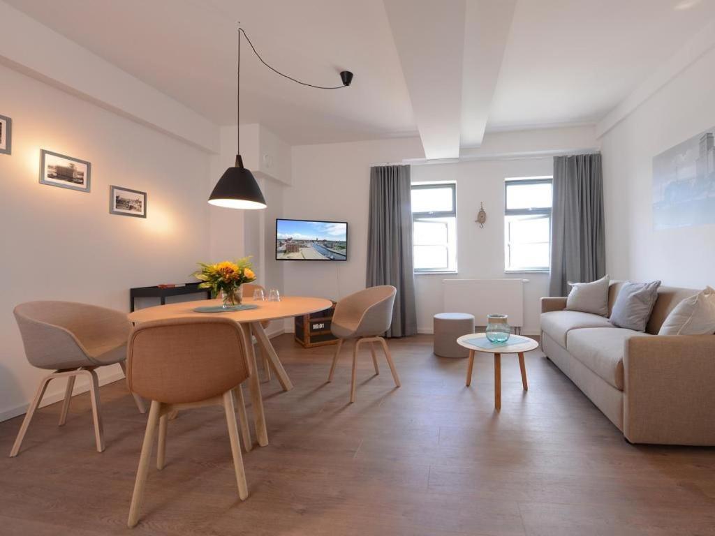 One-Bedroom Apartment with Shower