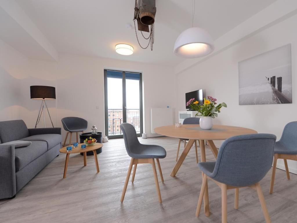 One-Bedroom Apartment with Balcony